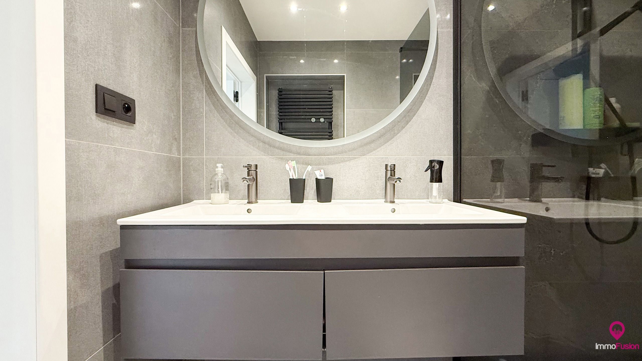 Instapklare, volledig gerenoveerde woning met 4 slaapkamers! foto 16