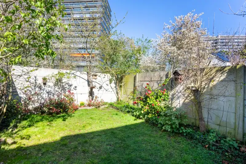 Uiterst ruime woning, veel lichtinval, mooie tuin, instapklaar! foto 23