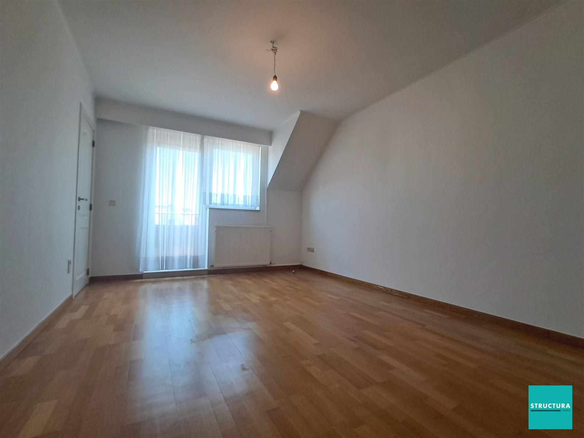 Ruim penthouse met drie slaapkamers, kelderberging en garage op toplocatie. foto 15