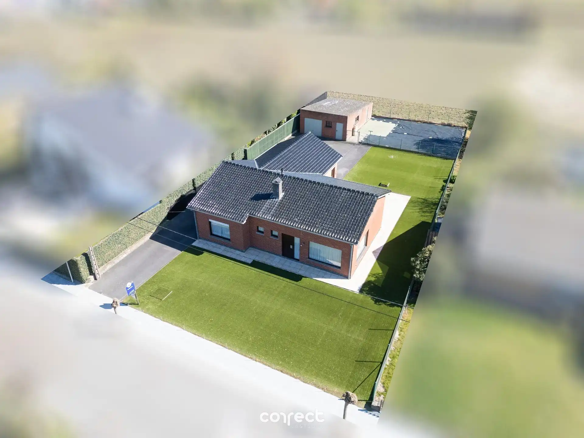 Open bebouwing op een ruim perceel met prachtig weids uitzicht, oprit en ruime losstaande garage (60 m²). foto 14