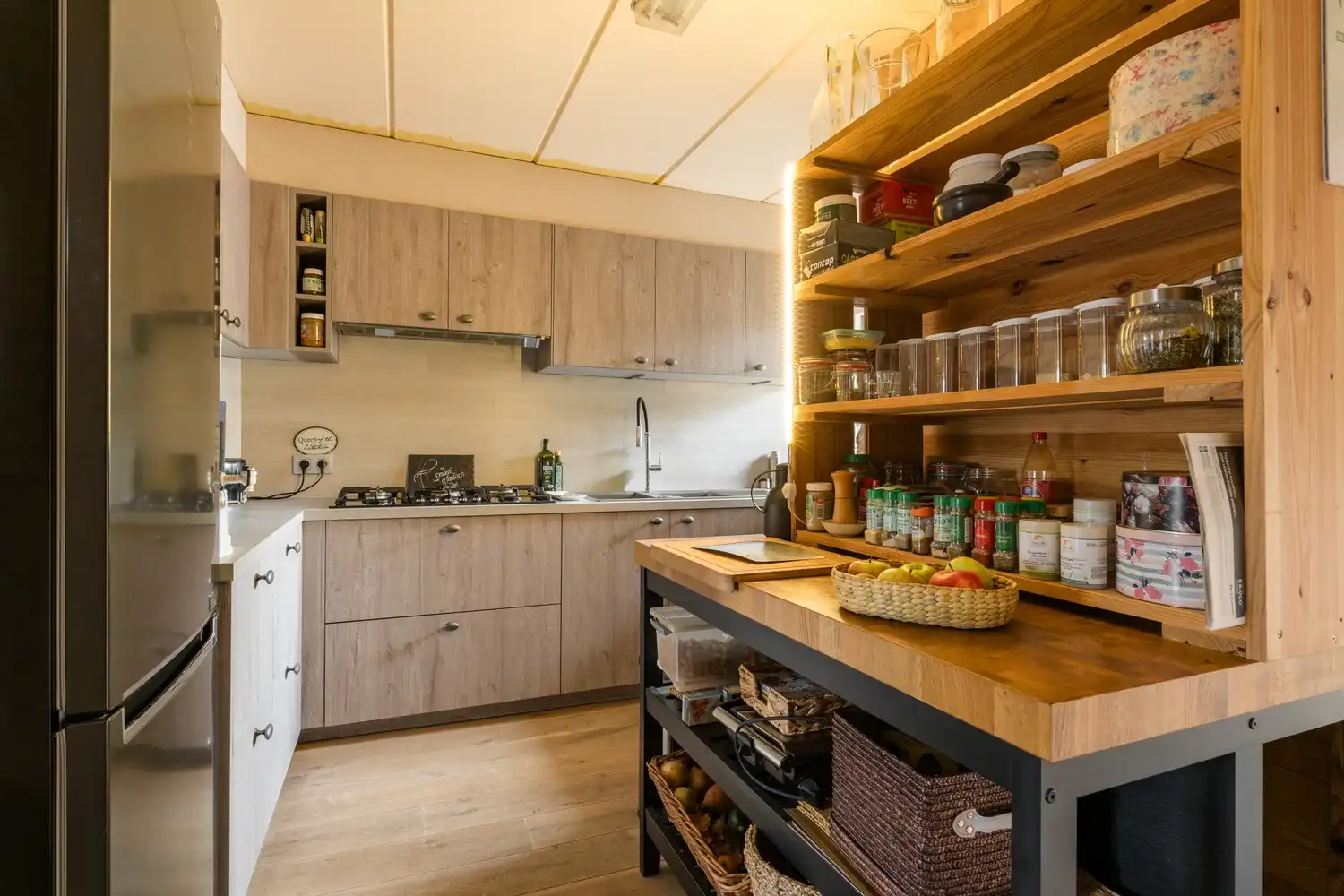Veelzijdige woning met zorgmogelijkheden, werkruimte en tal van bijgebouwen foto 7
