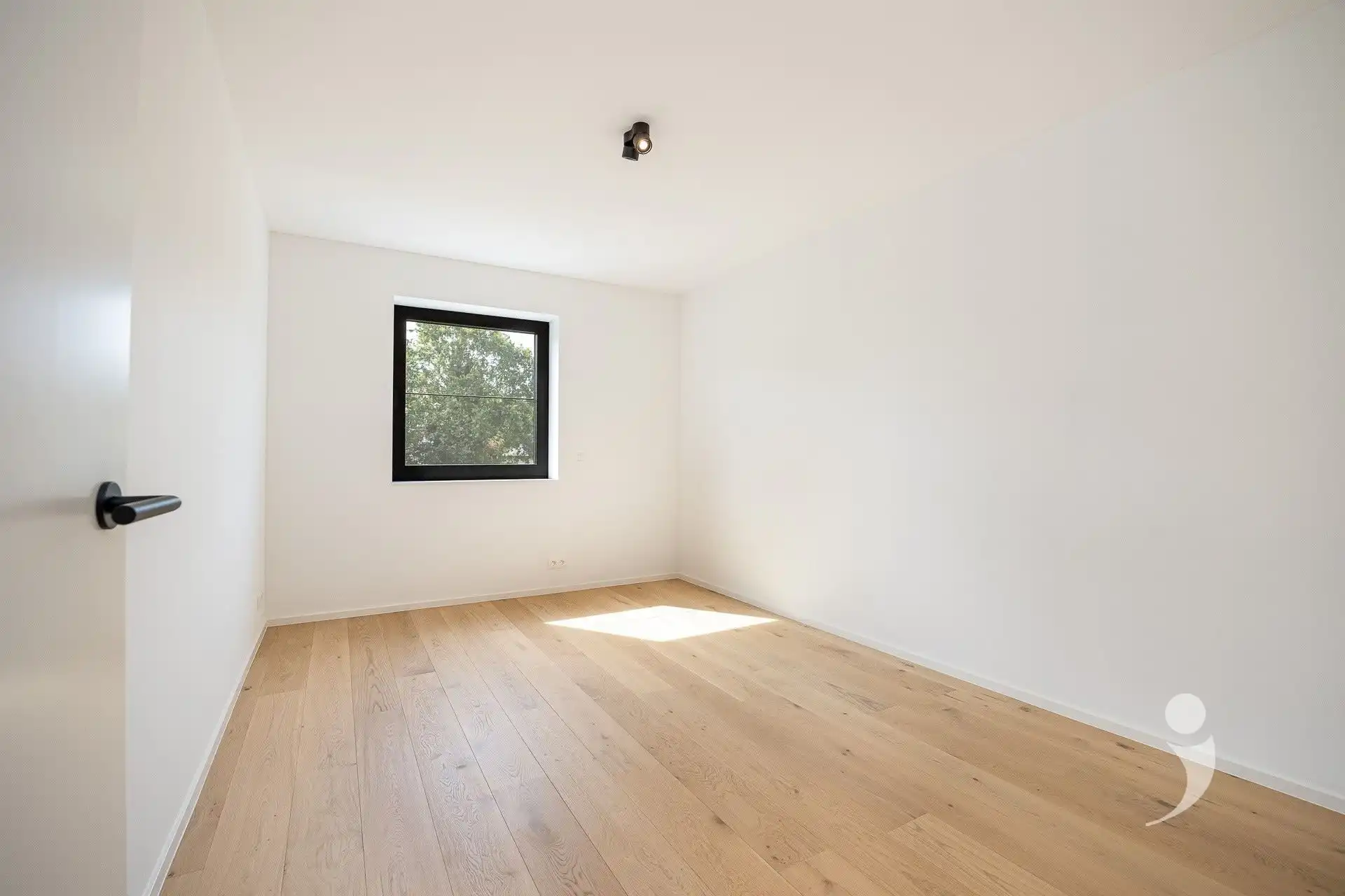Ruime nieuwbouwwoning met prachtige tuin! foto 19
