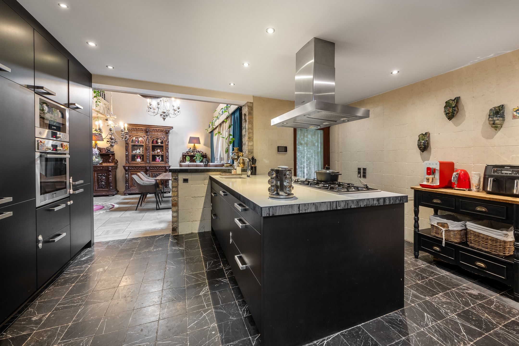Woning met bijgebouw op groen domein van 3.905 m2 foto 18