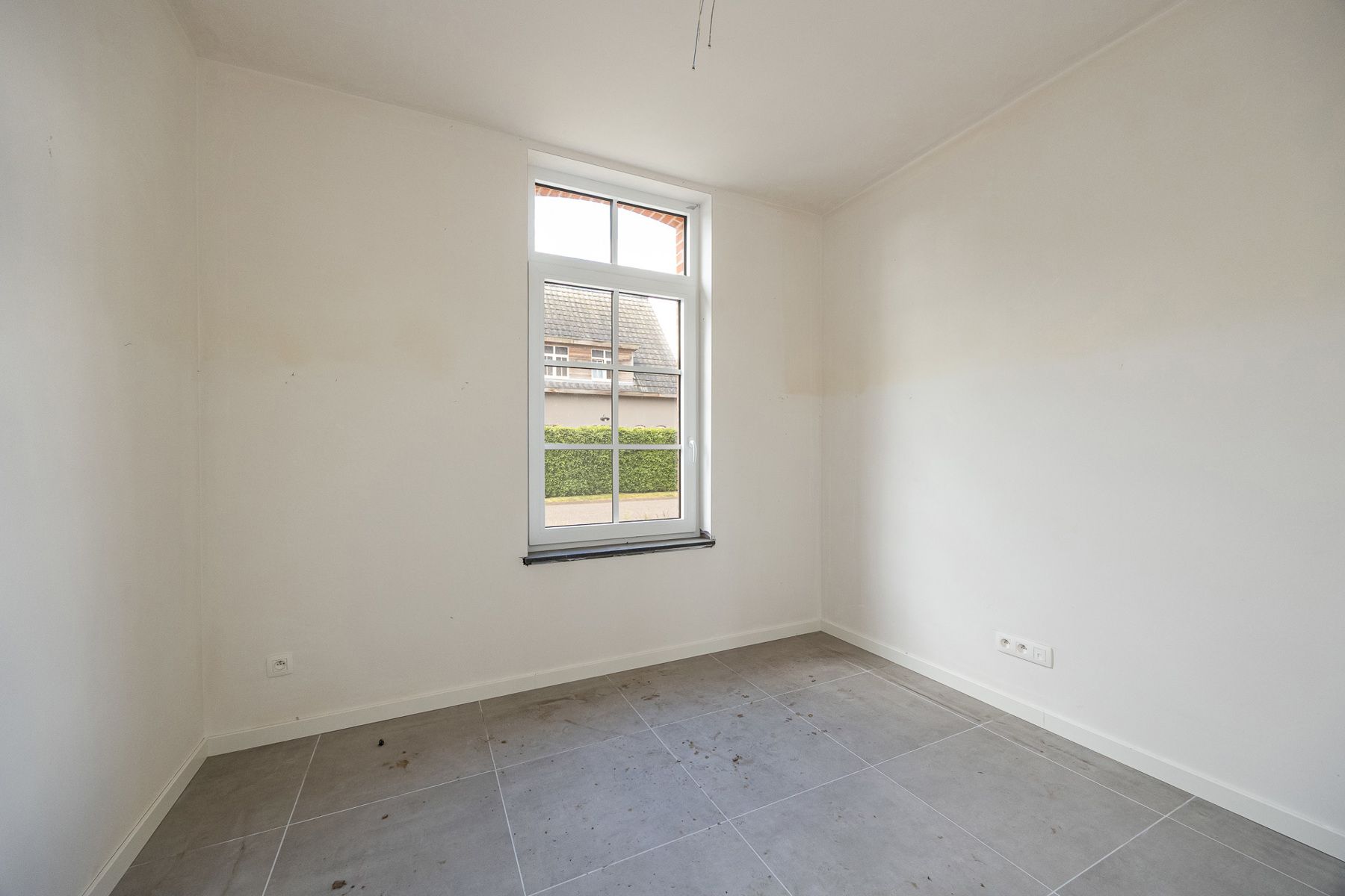 Ruime gezinswoning (ca 245 m²) met 3 slaapkamers op perceel van ca. 330 m². foto 2