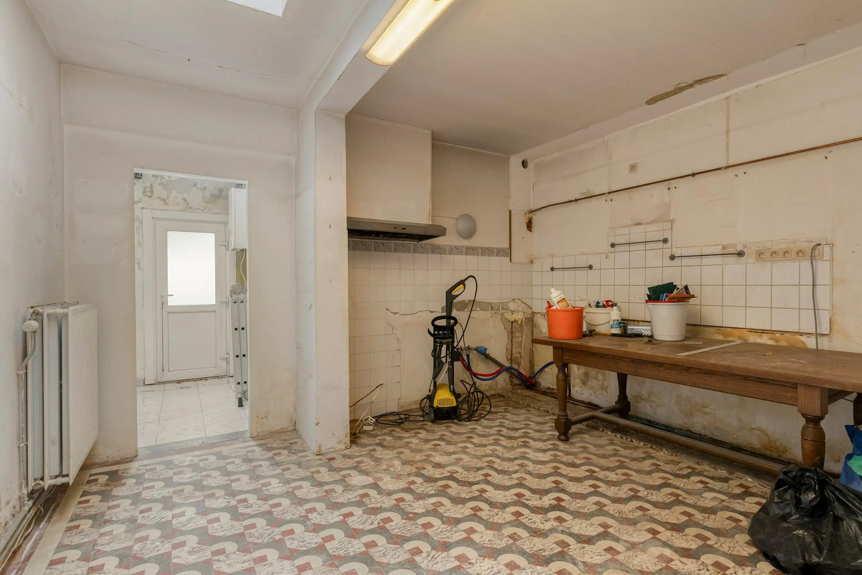 Op te frissen huis met 4 slaapkamers te koop in Borgerhout! foto 8