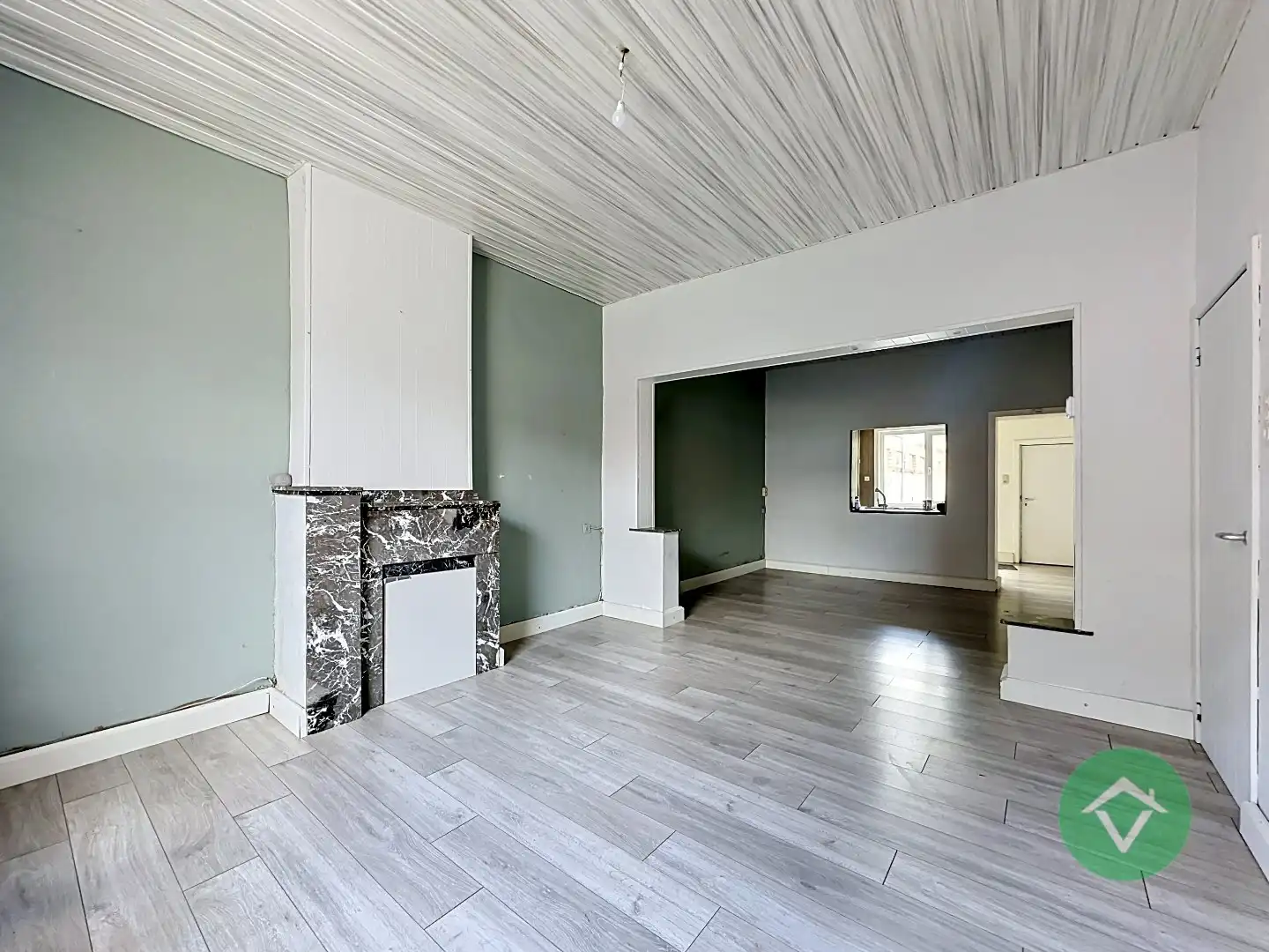 Op te frissen gezinswoning met vier slaapkamers, inpandige garage te Koekelare foto 4