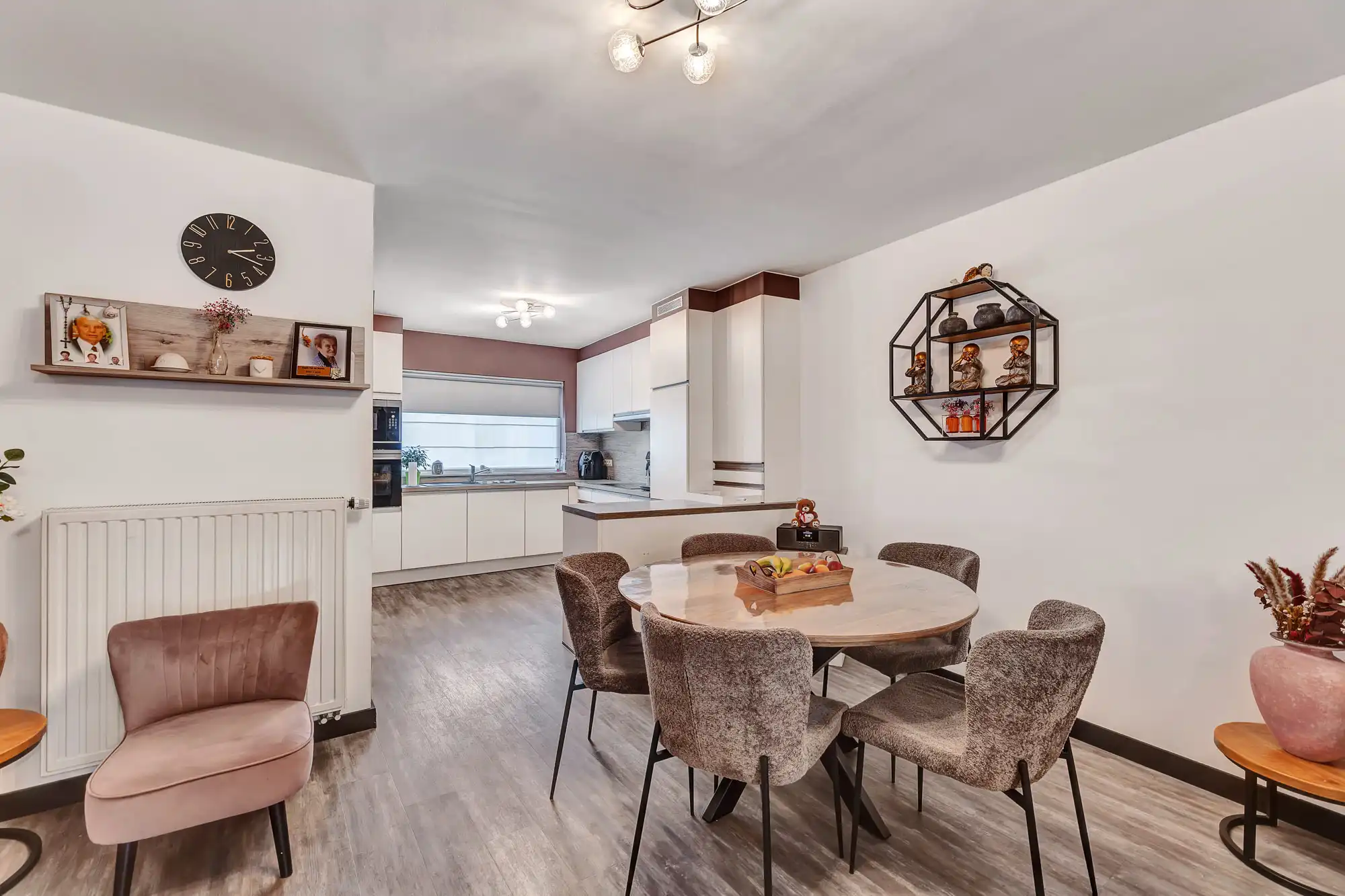 Instapklare woning met garage en tuin foto 4