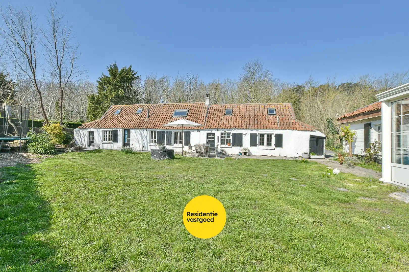 Charmante hoeve op 709m² in bosrijke omgeving aan de kust te koop!  foto 3