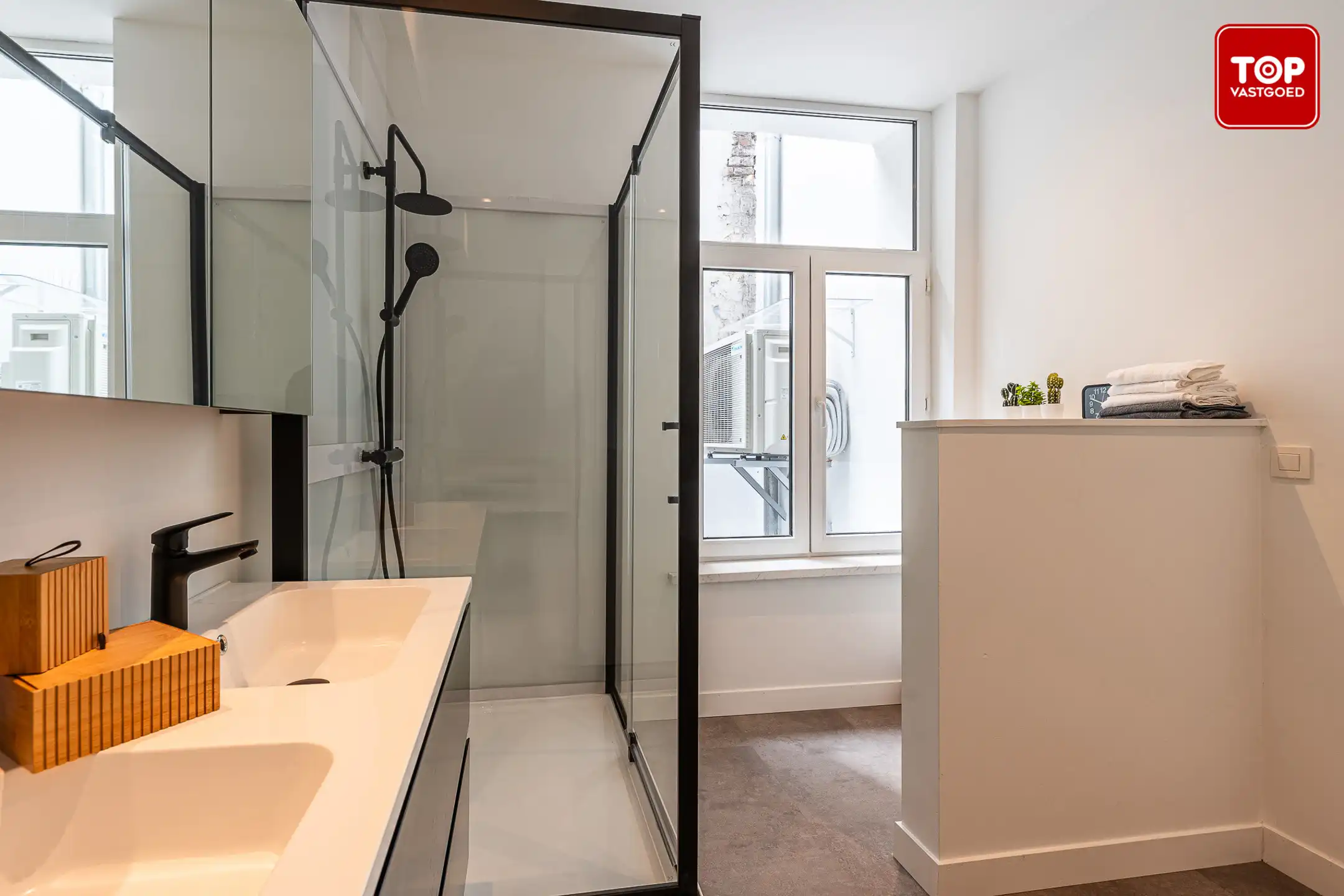 Totaal gerenoveerde woning met EPC B. foto 16