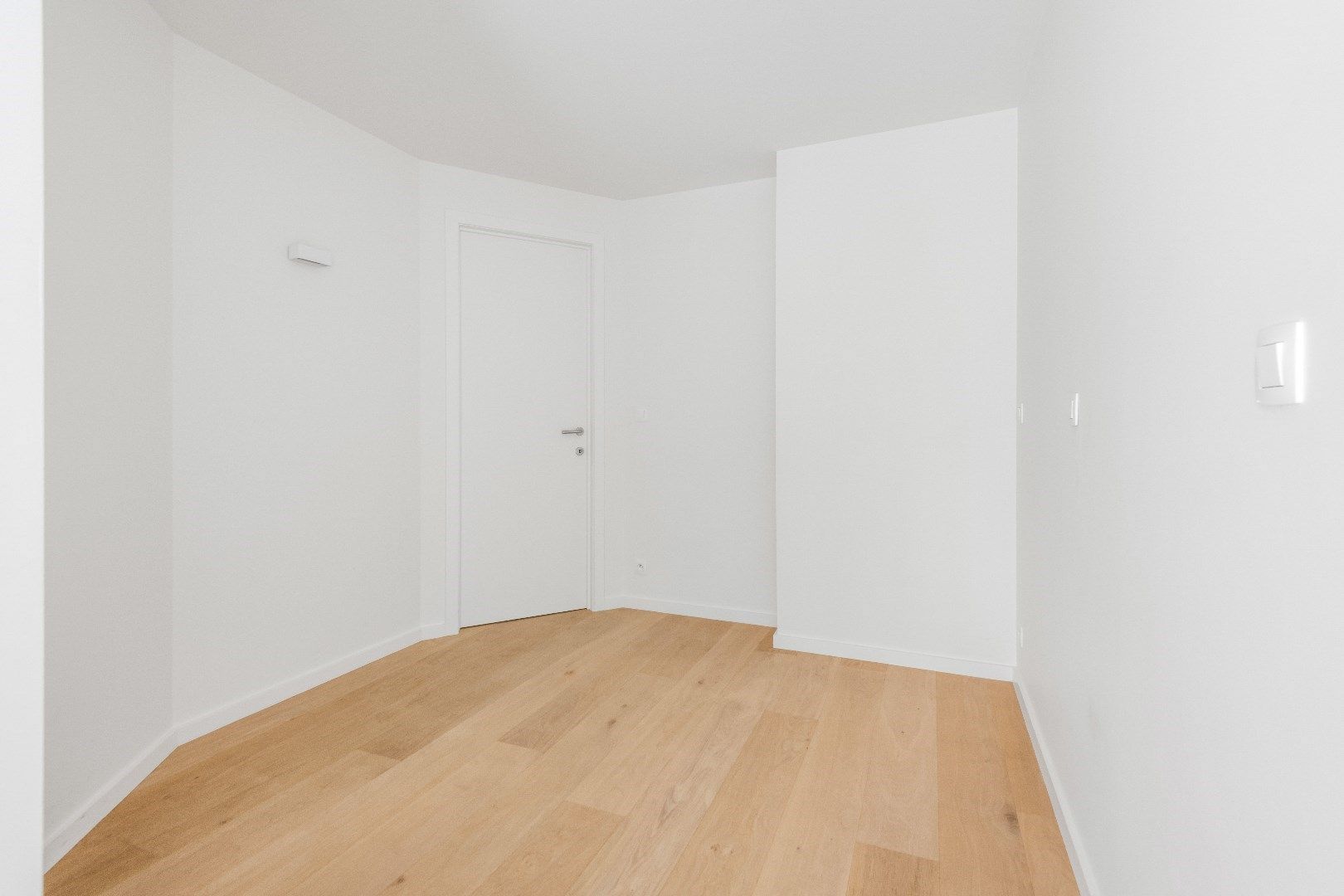 Ongemeubeld appartement met prachtig zeezicht, gelegen op het Lichttorenplein. foto 10