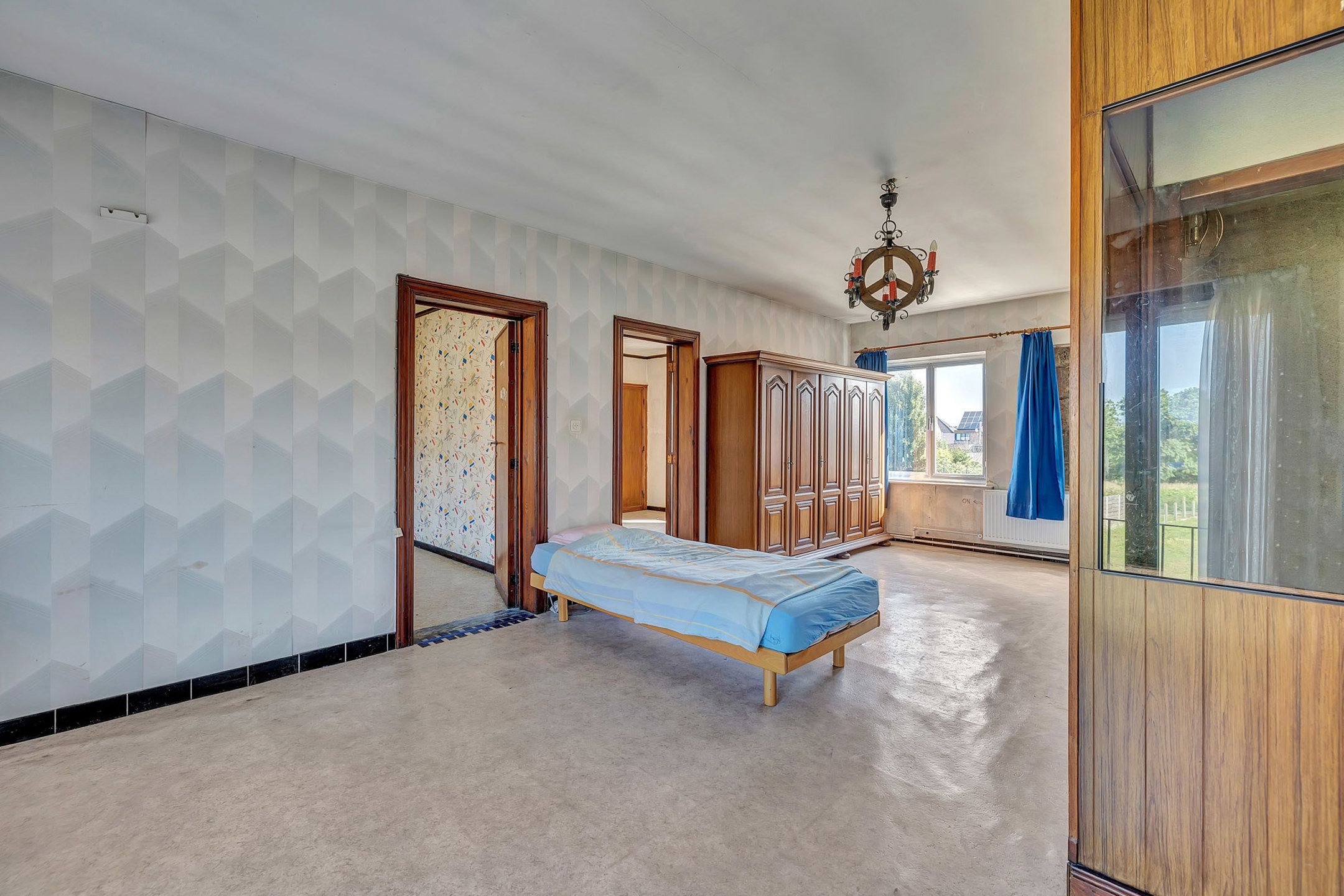 Ruime te renoveren woning op toplocatie foto 17