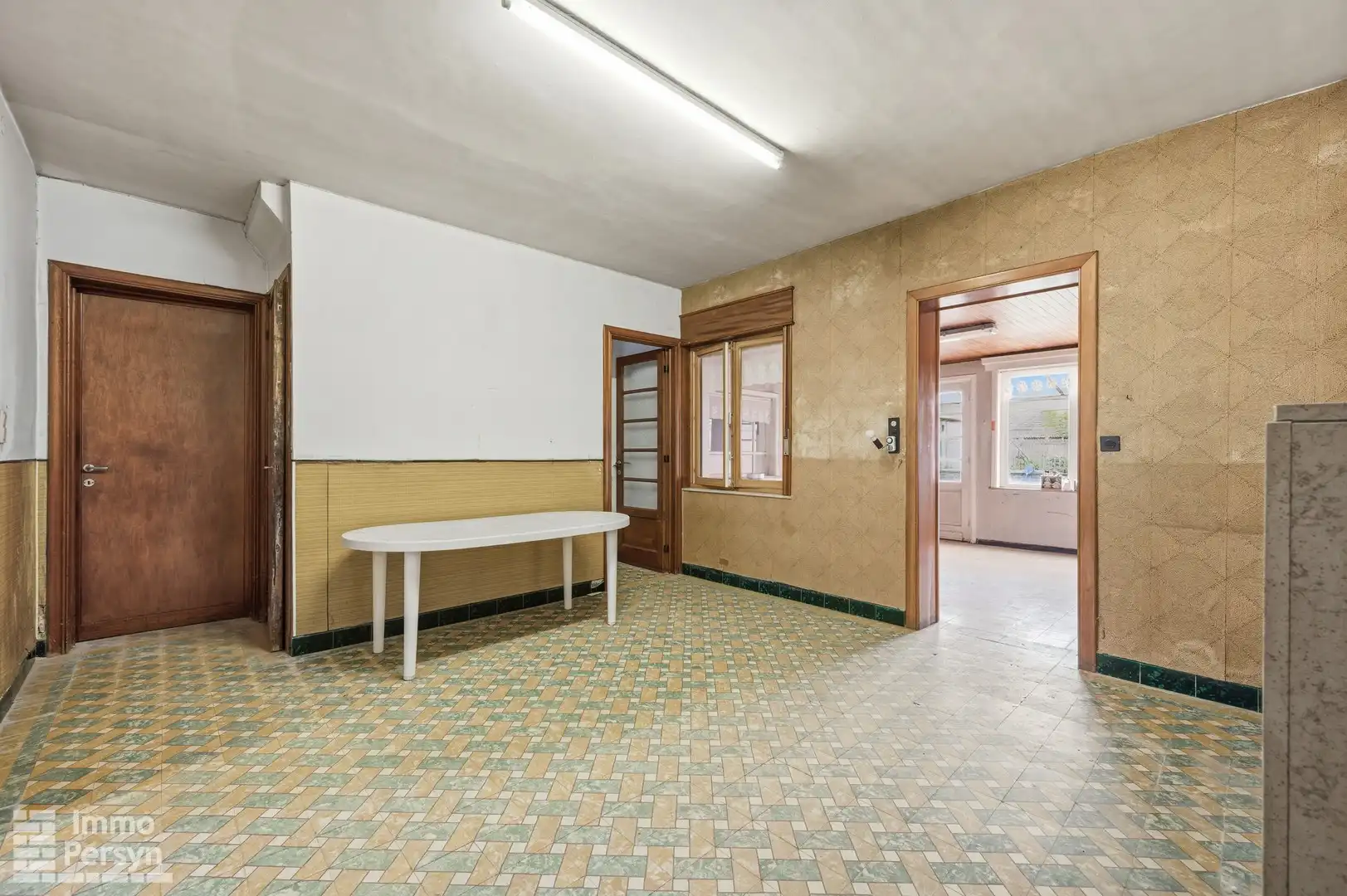 Te renoveren woning met zuidtuin en achteringang met garages foto 11