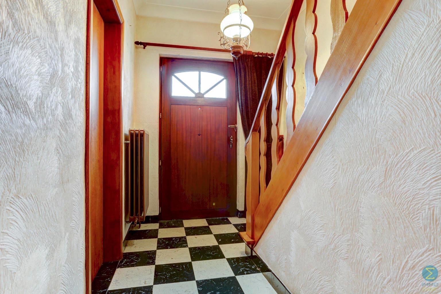 Te renoveren vrijstaande woning met 4 slpks op 898m² grond. foto 4