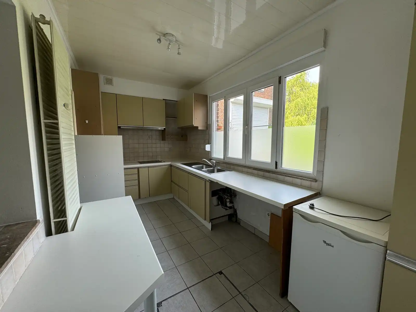 Commercieel gelijkvloers gelegen in het centrum foto 4