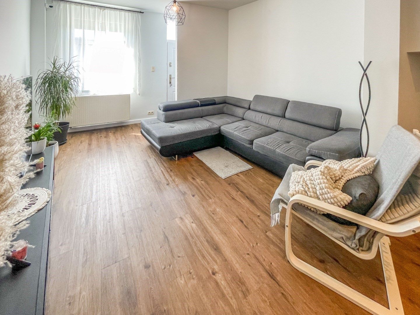 GERENOVEERDE WONING MET 4 SLAAPKAMERS ! foto 3