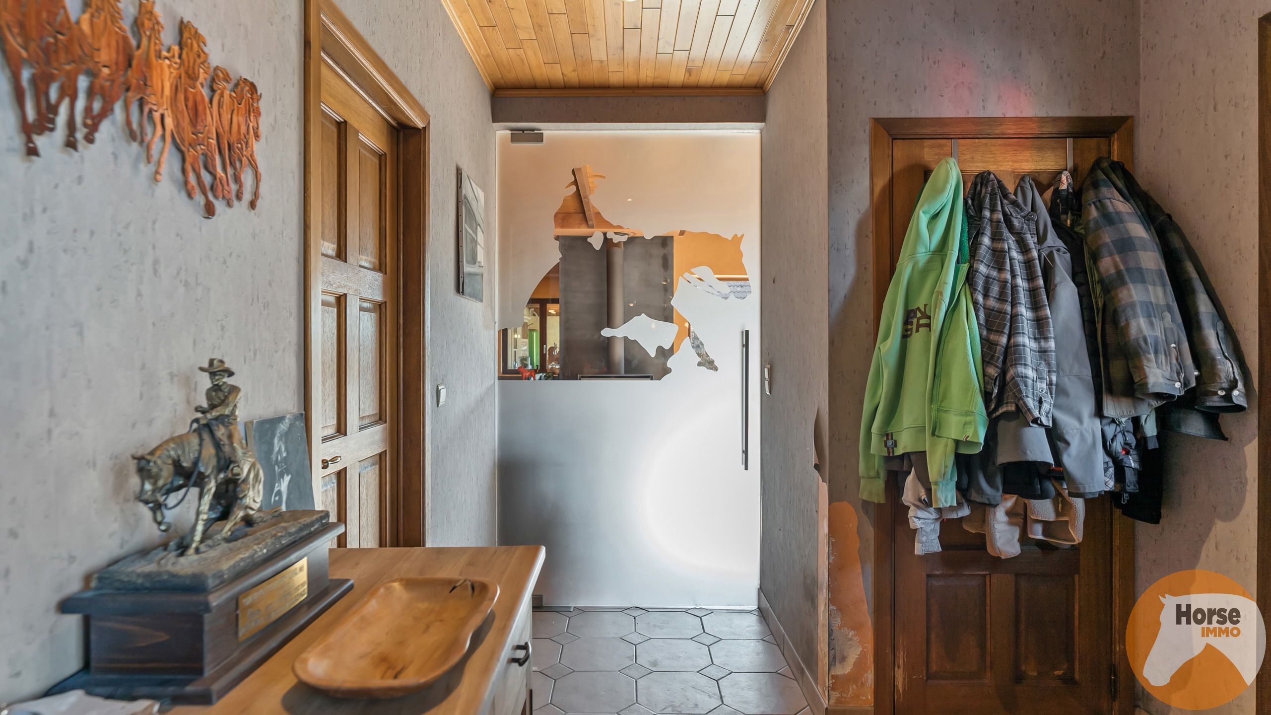BERLARE - Instapklare woning met stallen en weides foto 18