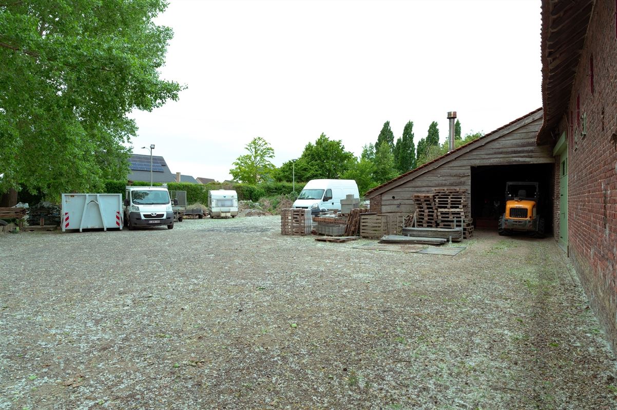Charmante hoeve met loods en idyllische tuin te koop in Zwevegem foto 24