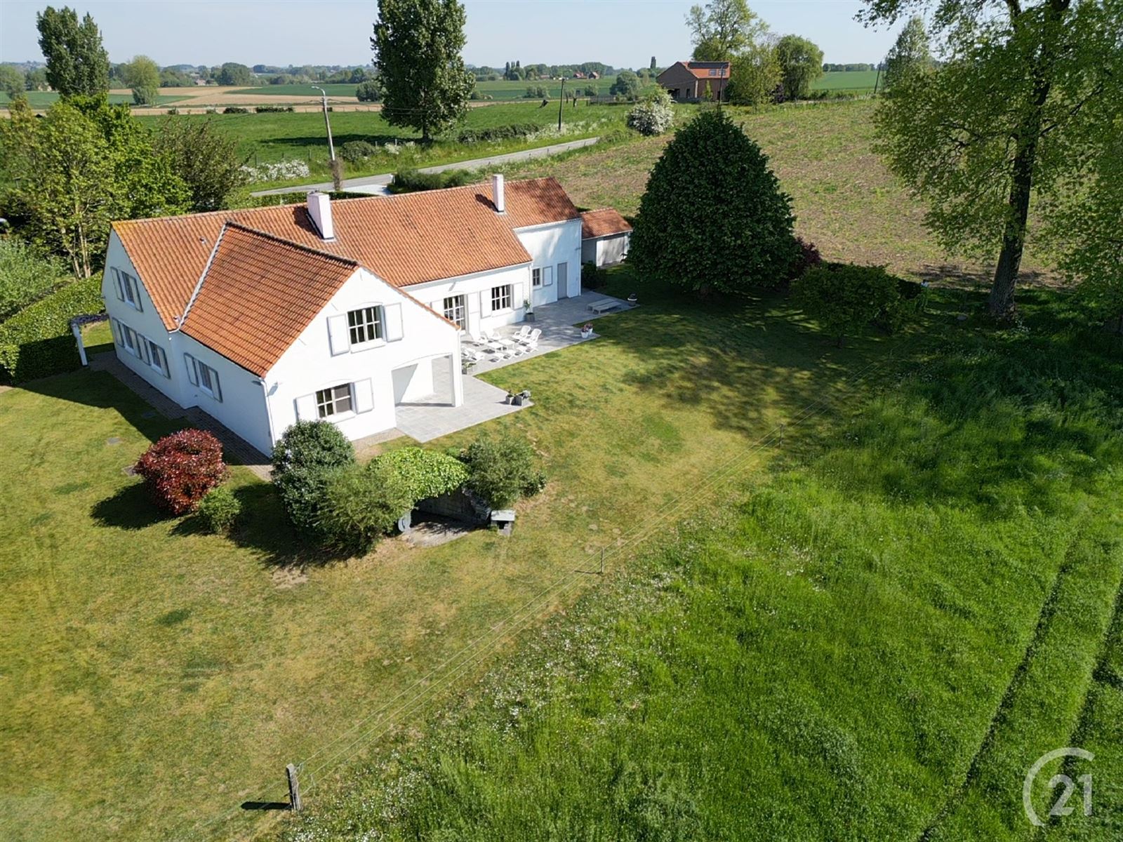 Landhuis met tuin en weide op +/-  78are foto {{pictureIndex}}