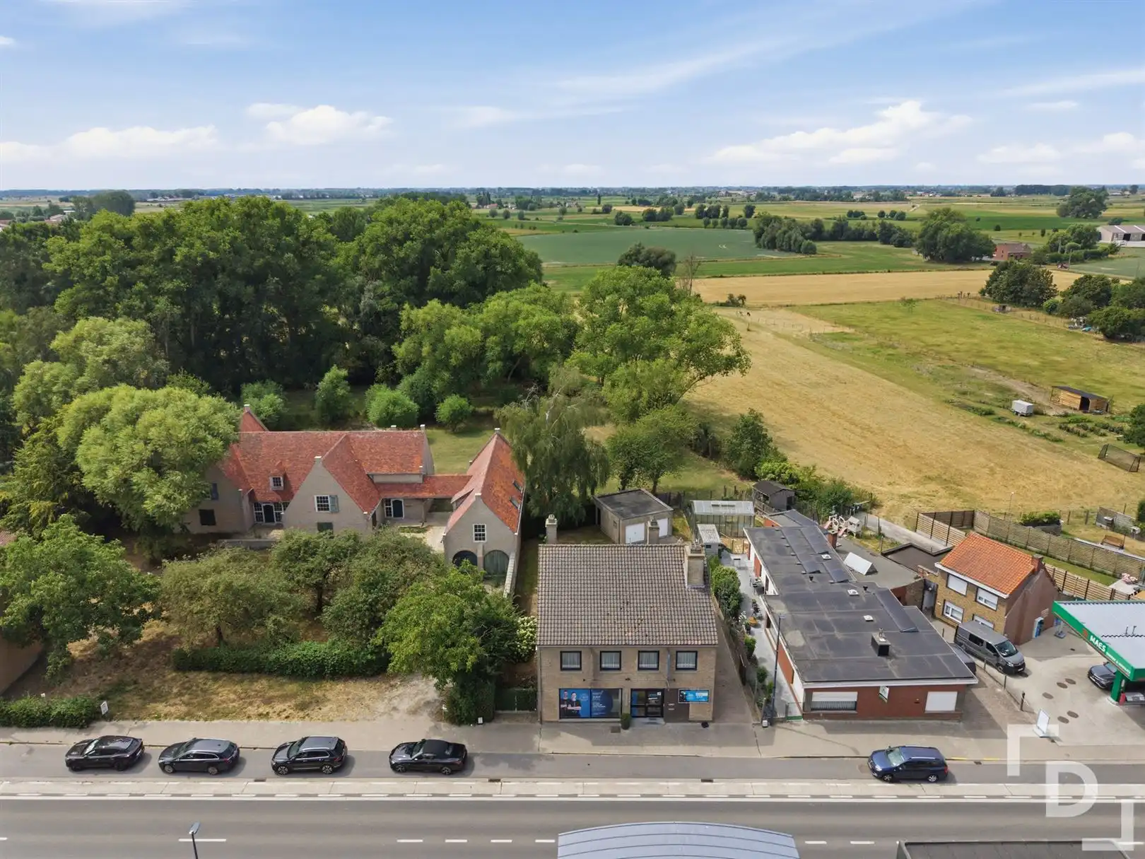 Ruim gebouw te koop met handelsruimte en appartement in Woumen. foto 52