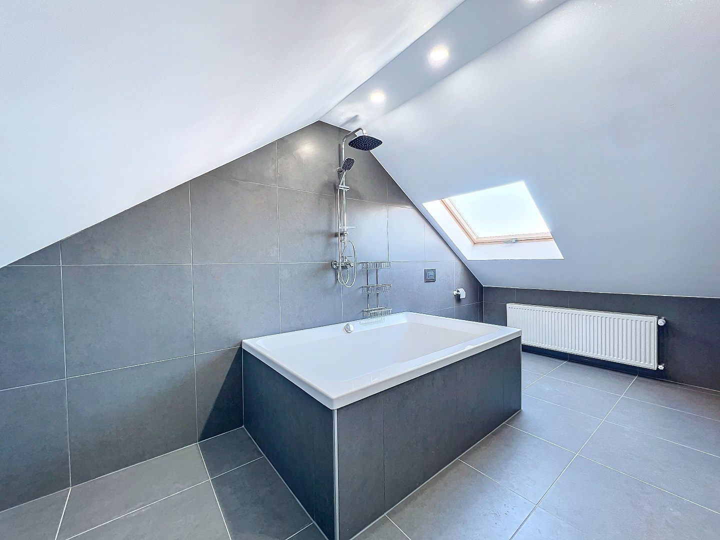Gerenoveerde duplex appartement te Nieuwpoort stad! foto 12