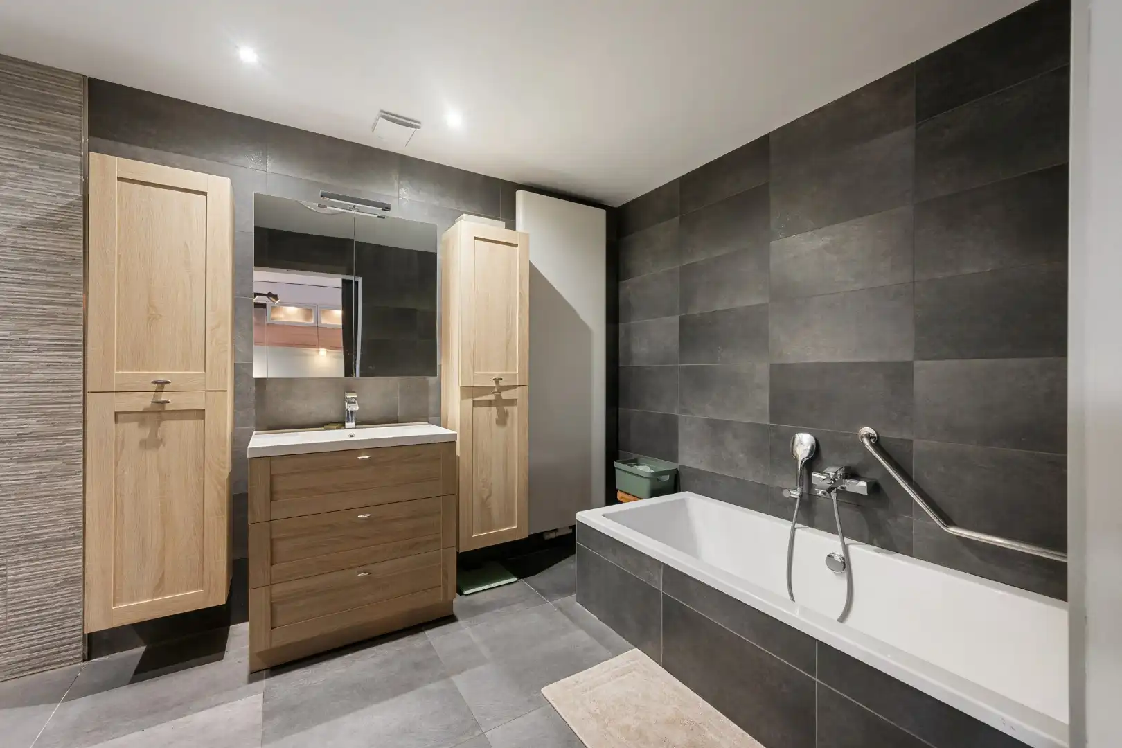 Instapklare woning met 3 slaapkamers en achterliggend tiny house in Geluwe foto 11