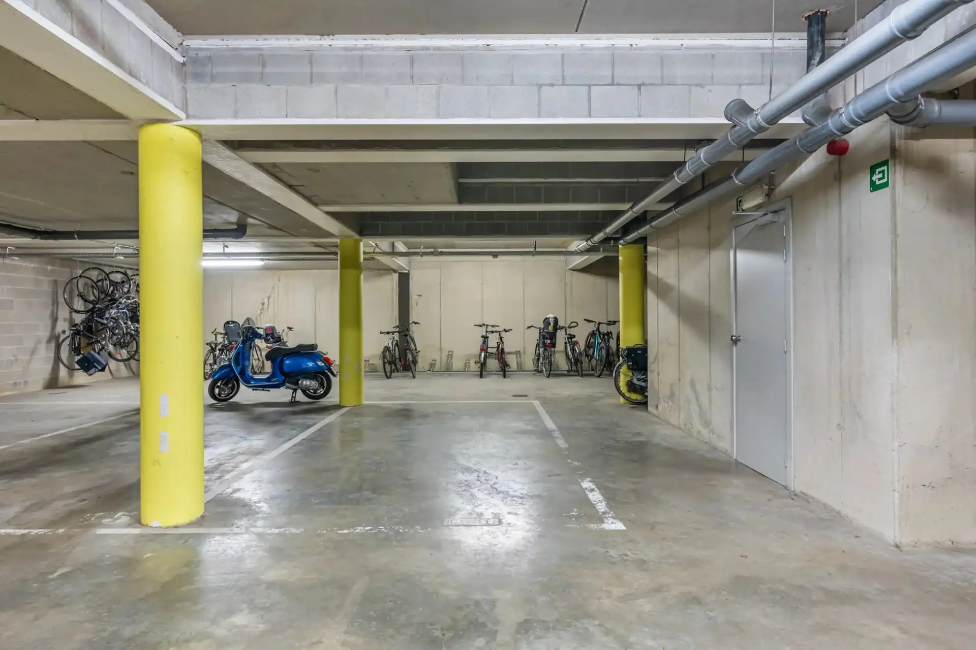 Instapklaar appartement met ruim terras in Heusden foto 23