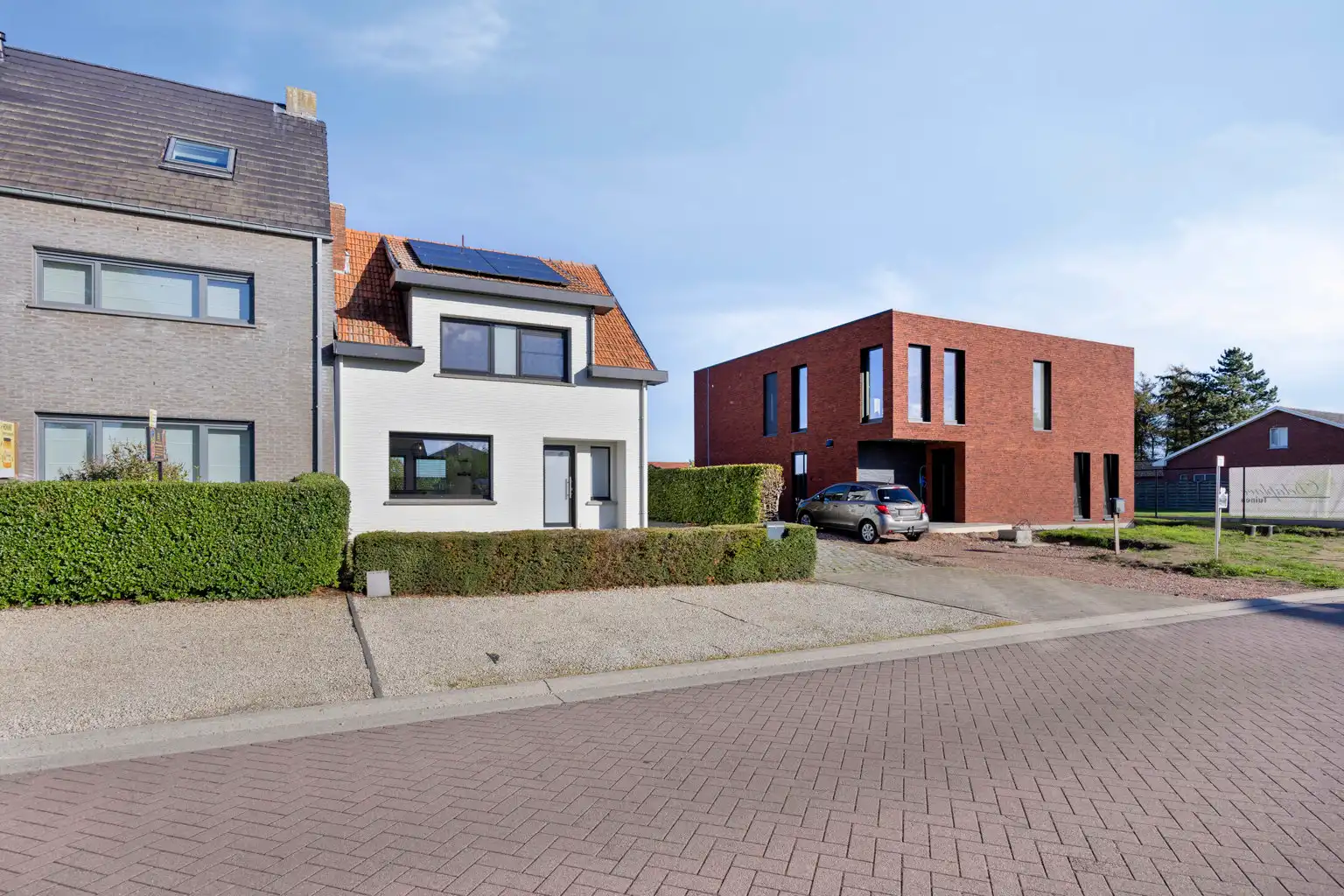 Gerenoveerde gezinswoning met ruime opslagplaats foto 2