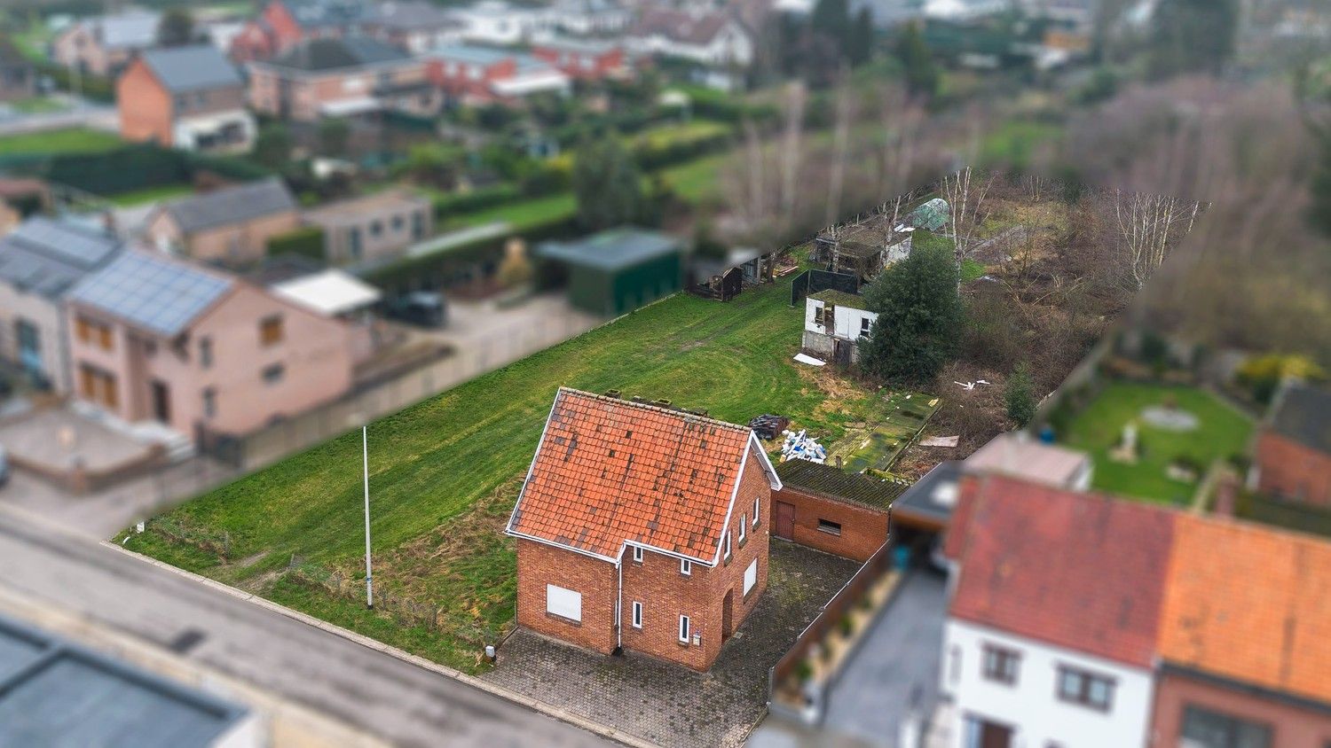 Te renoveren woning met veel mogelijkheden op een ruim perceel van 32a40ca te Lanaken! foto 3