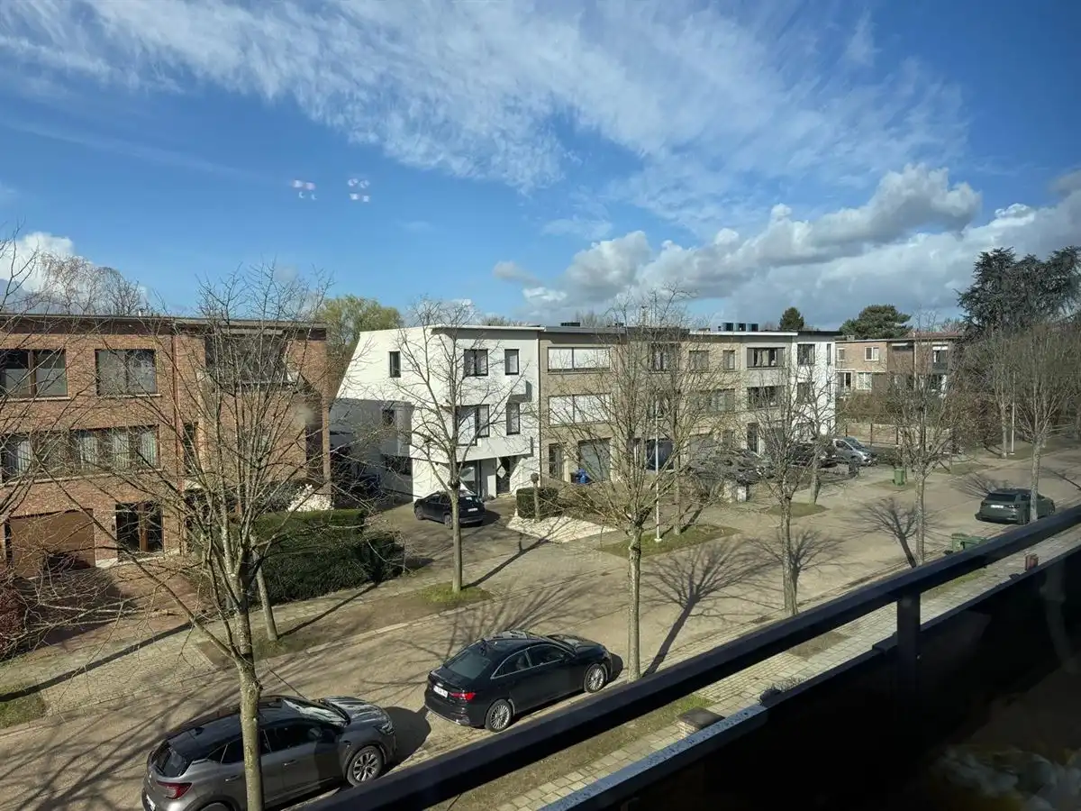 Mooi gerenoveerd 2 slaapkamer appartement foto 8