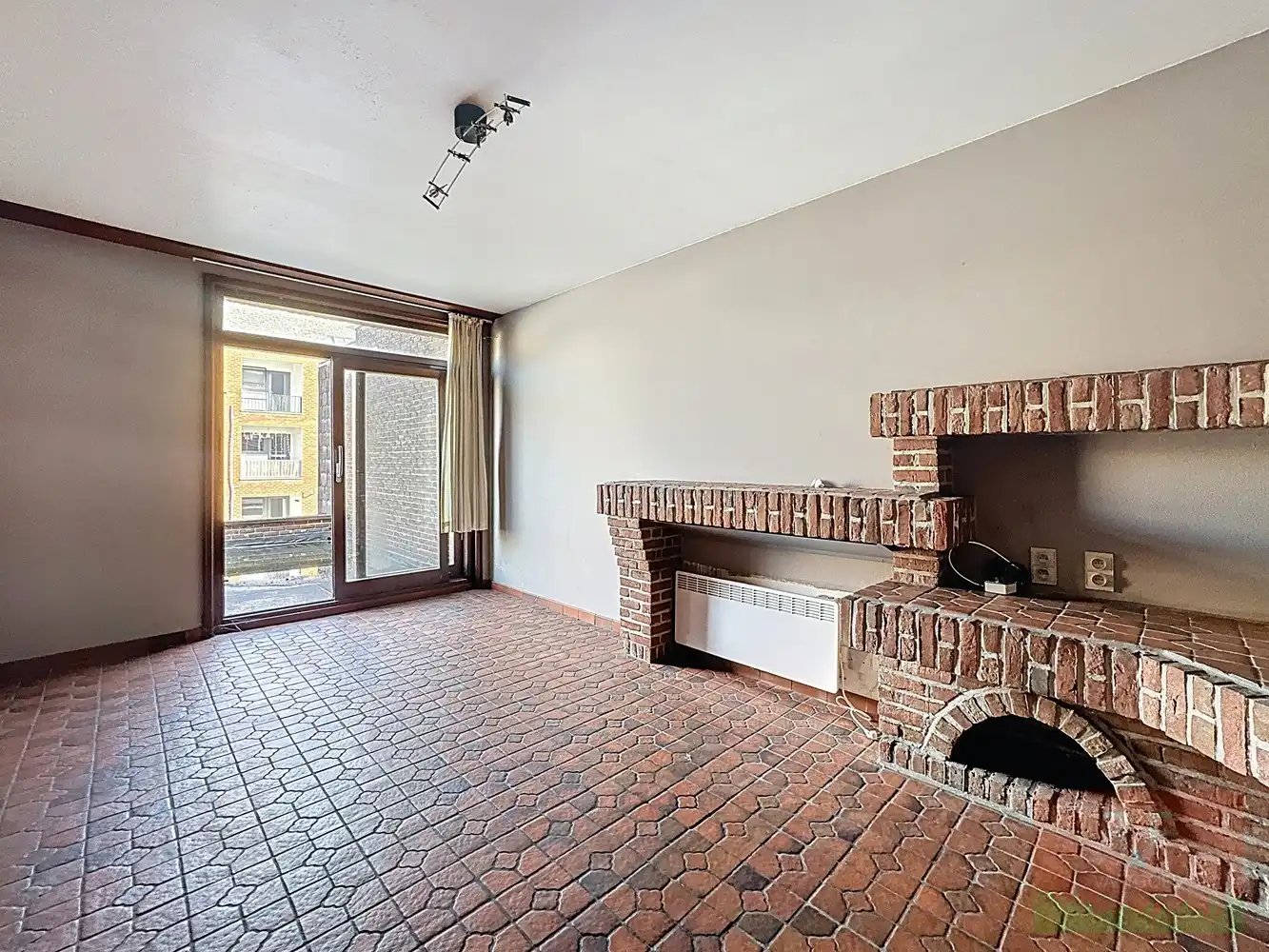 Triplex appartement (4 slaapkamers) met verhuurde winkelruimte en aparte garage te koop in centrum Zottegem foto 7
