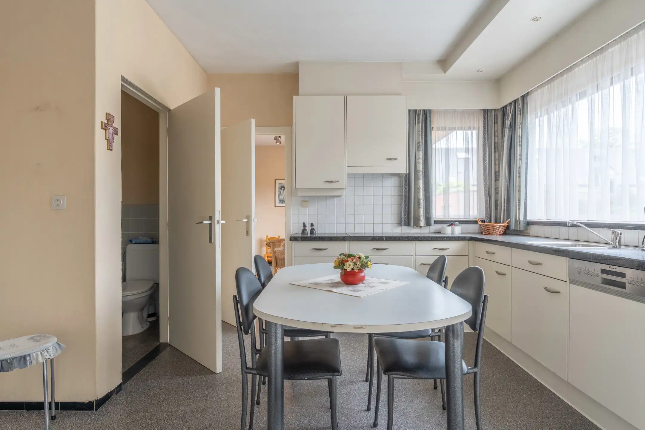 Ideaal gelegen gezinswoning met 5 slpk's, tuin en garage te Vosselaar. foto 11