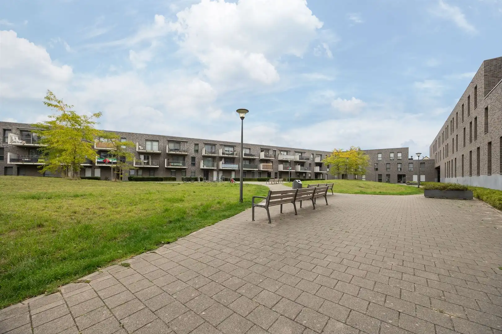 Modern en licht appartement met terras in parkomgeving. foto 20