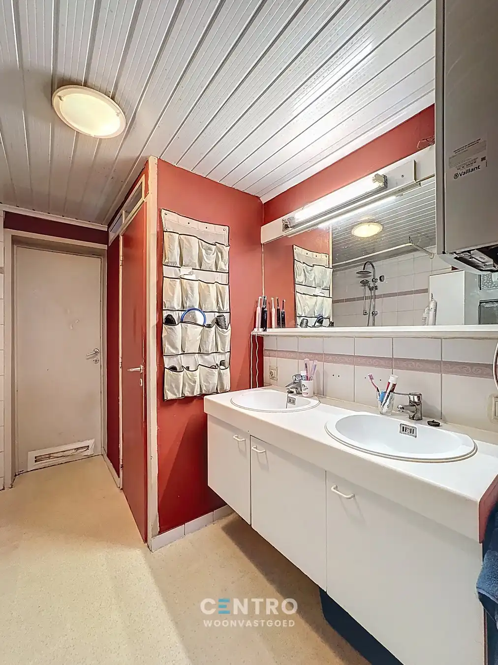 Op te frissen woning met 4 slpks én ZUIDger. tuin te Assebroek! foto 8