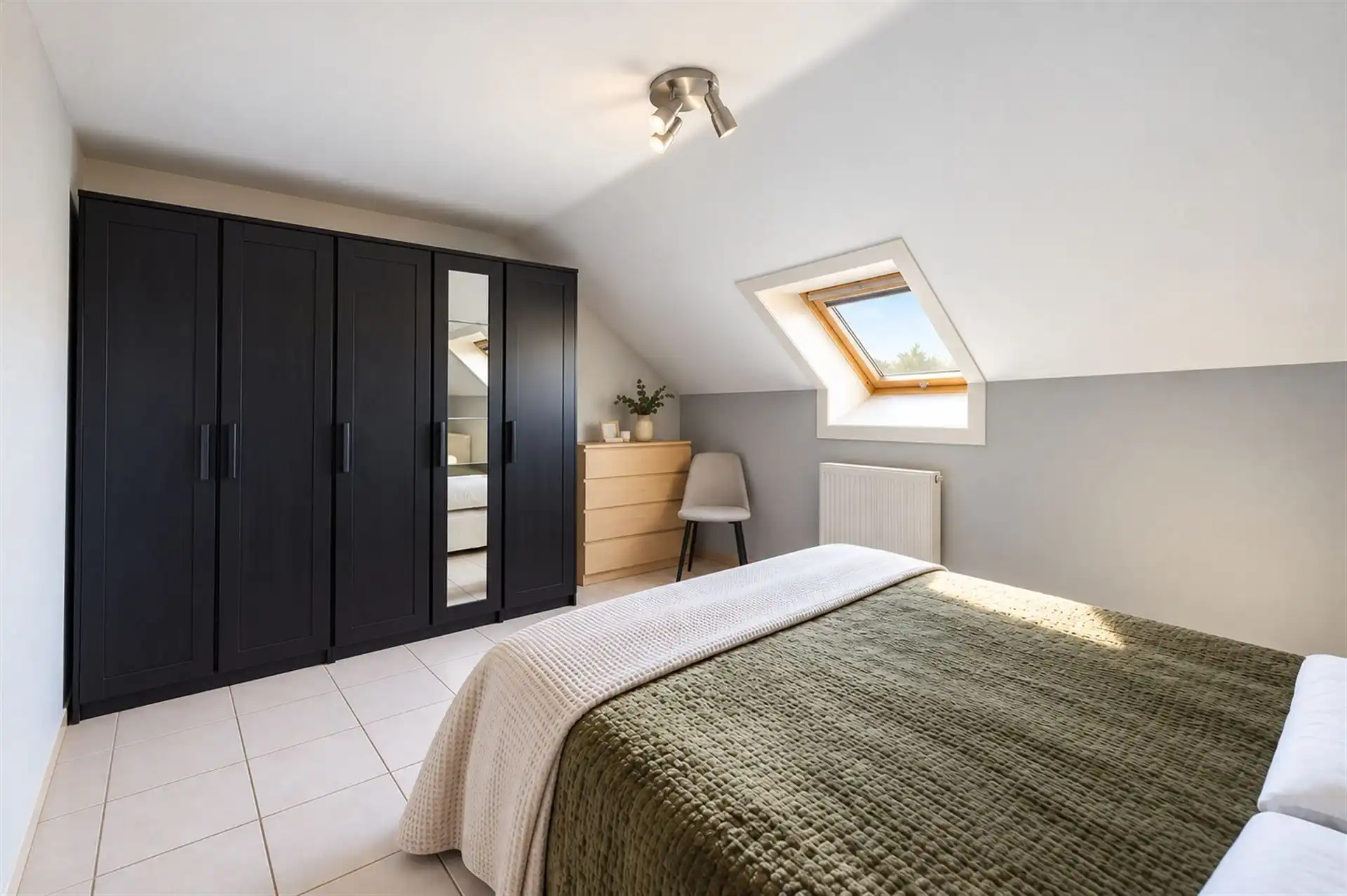 Instapklaar vernieuwd appartement nabij de Gavers foto 6