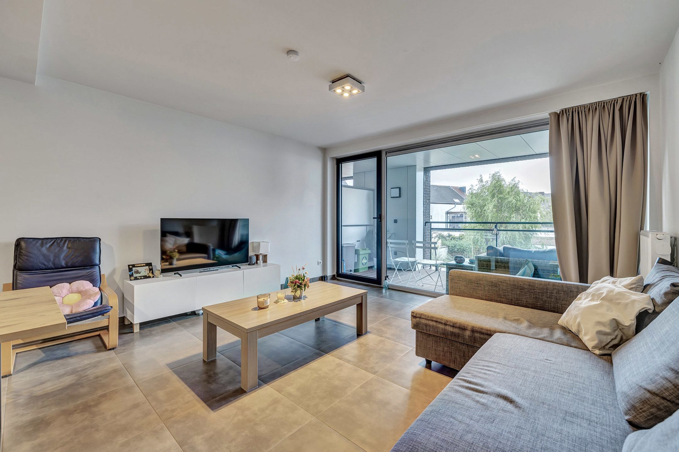 Modern appartement met terras en staanplaats in Denderleeuw foto 4