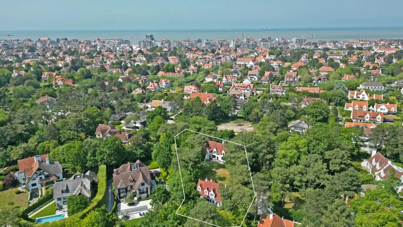 Uniek perceel met 2 villa's van 2.421m² in hartje Zoute nabij de Royal Zoute Golf Club. foto 4