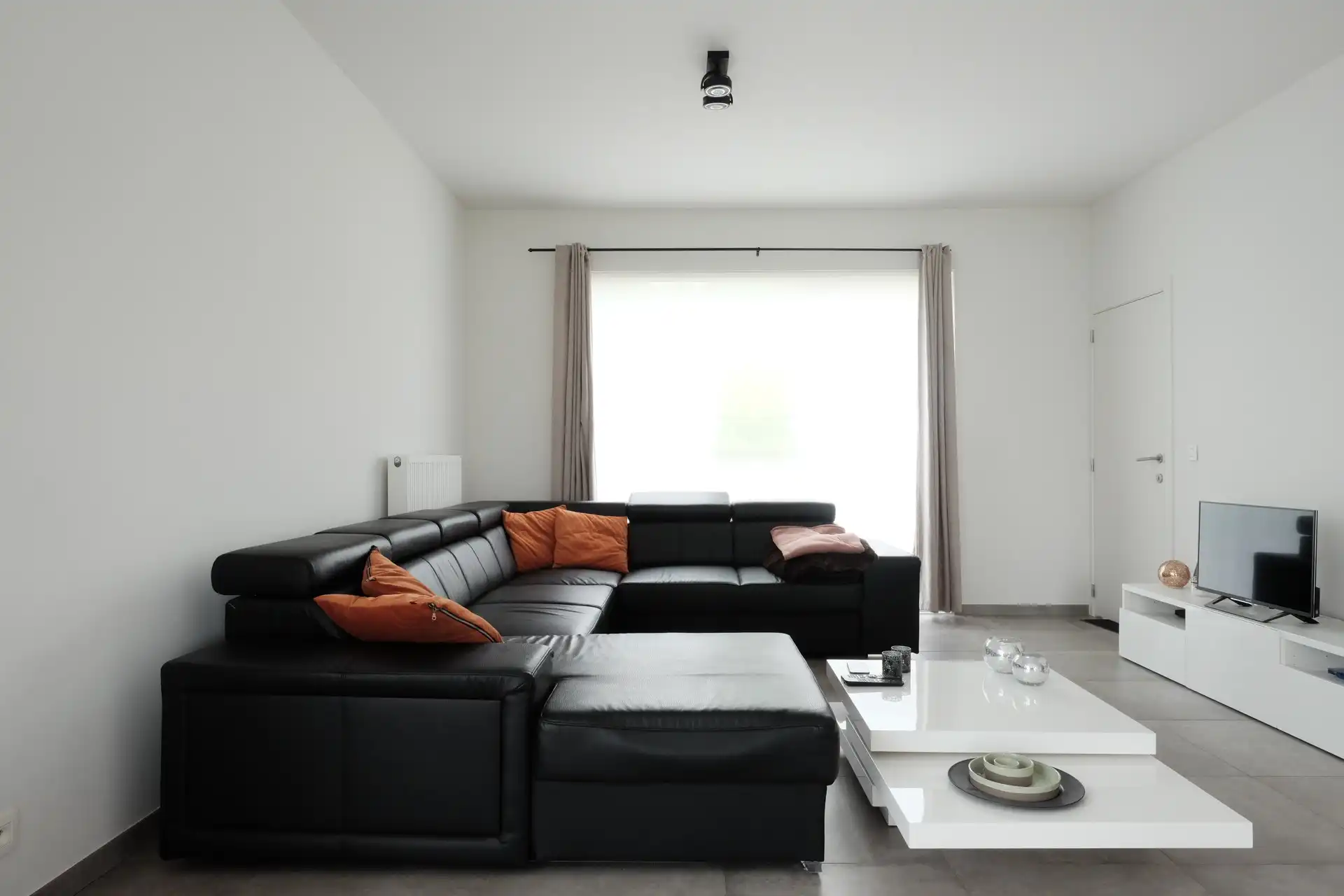 Moderne alleenstaande nieuwbouw met tuin foto 3