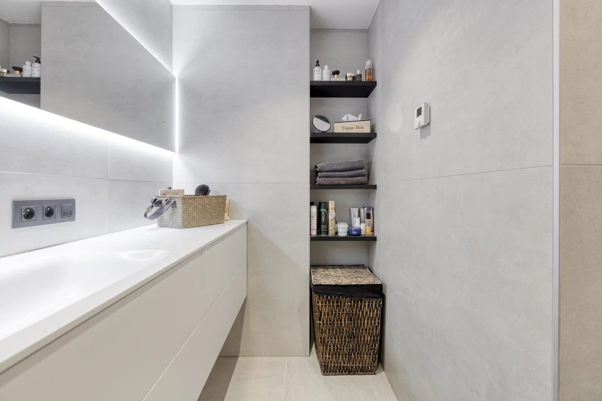 Zeer ruim handelspand met tuin en exclusief triplex  appartement met privé-lift en 2 slaapkamers, garage en staanplaats. foto 25