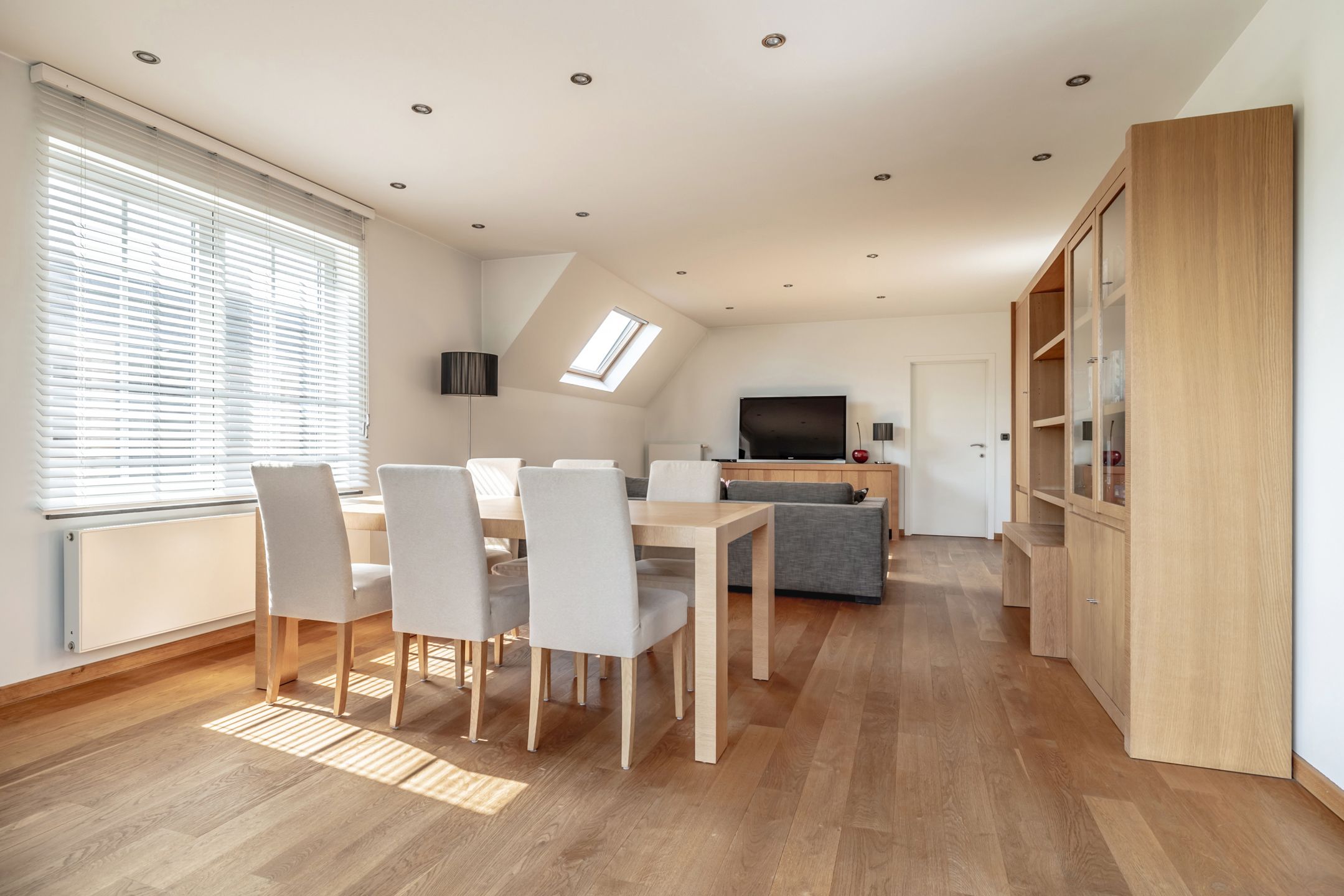 Ruim duplex-penthouse met 4 slpk, 2 (dak) terrassen en vrij uitzicht te Hoogstraten! foto 10