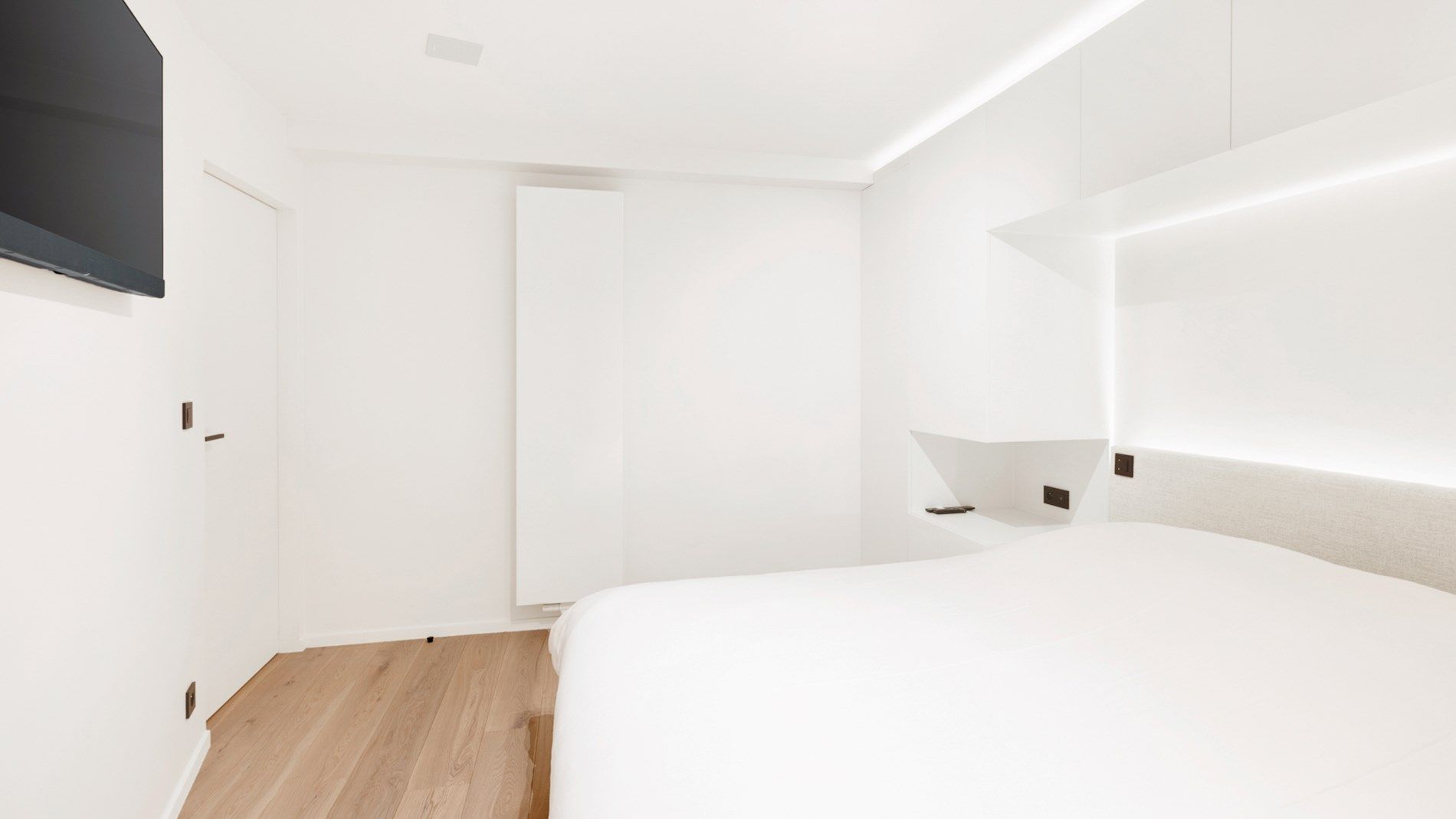 Subliem gerenoveerd appartement aan de Zeedijk foto 16