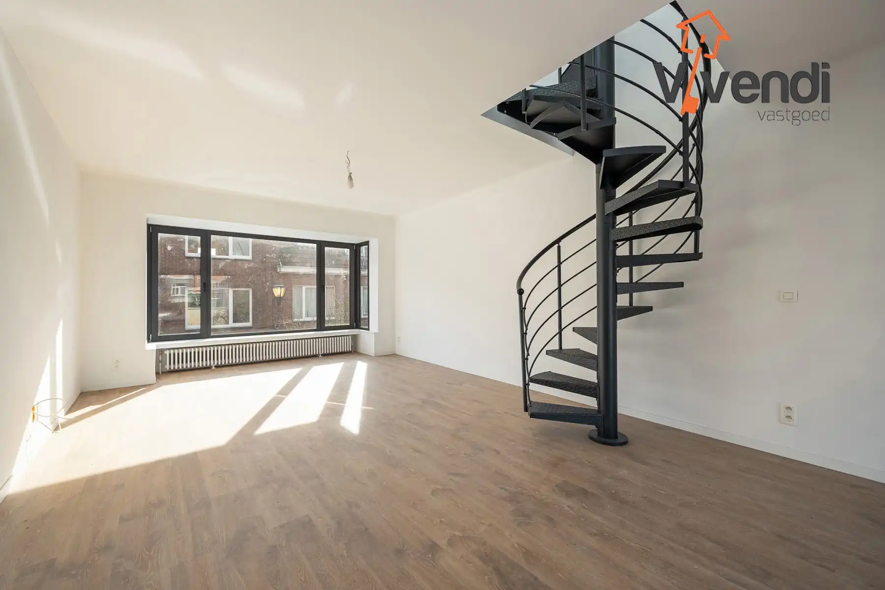 Volledig gerenoveerd opbrengsteigendom te koop. foto 3