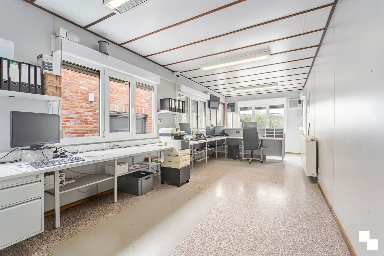Veelzijdige eigendom met recente woning en heel wat opslagmogelijkheden te Lendelede foto 26