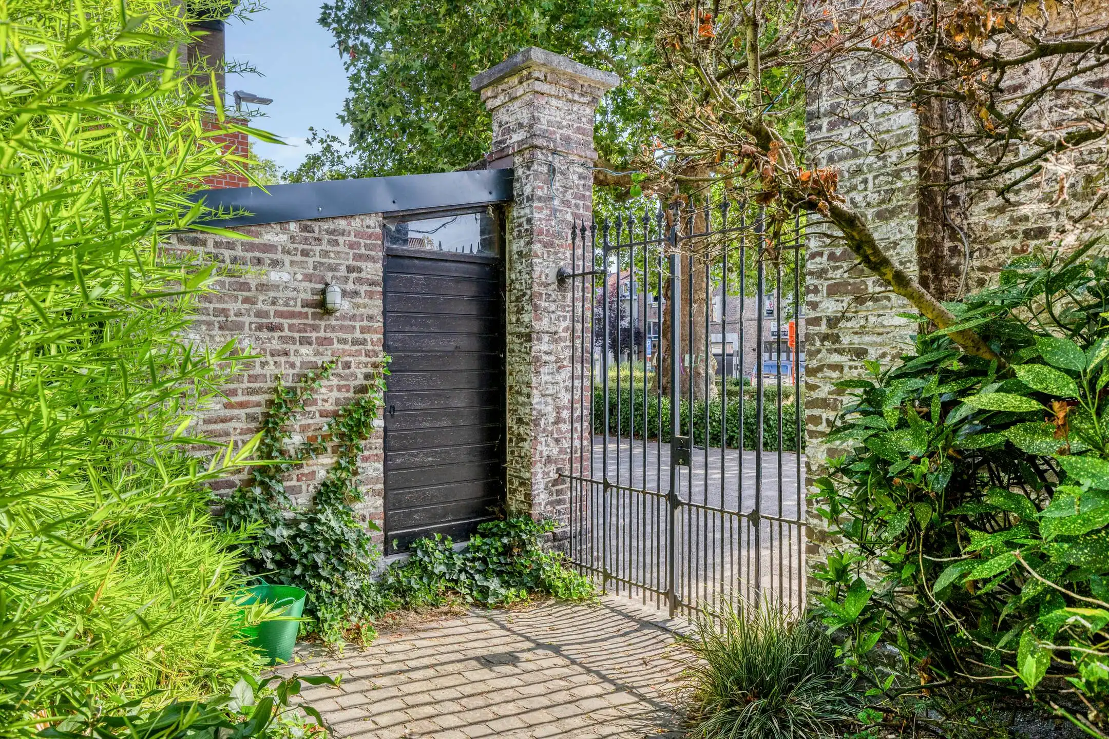 Verborgen parel met groene stadstuin te koop in hartje Kortrijk! foto 19
