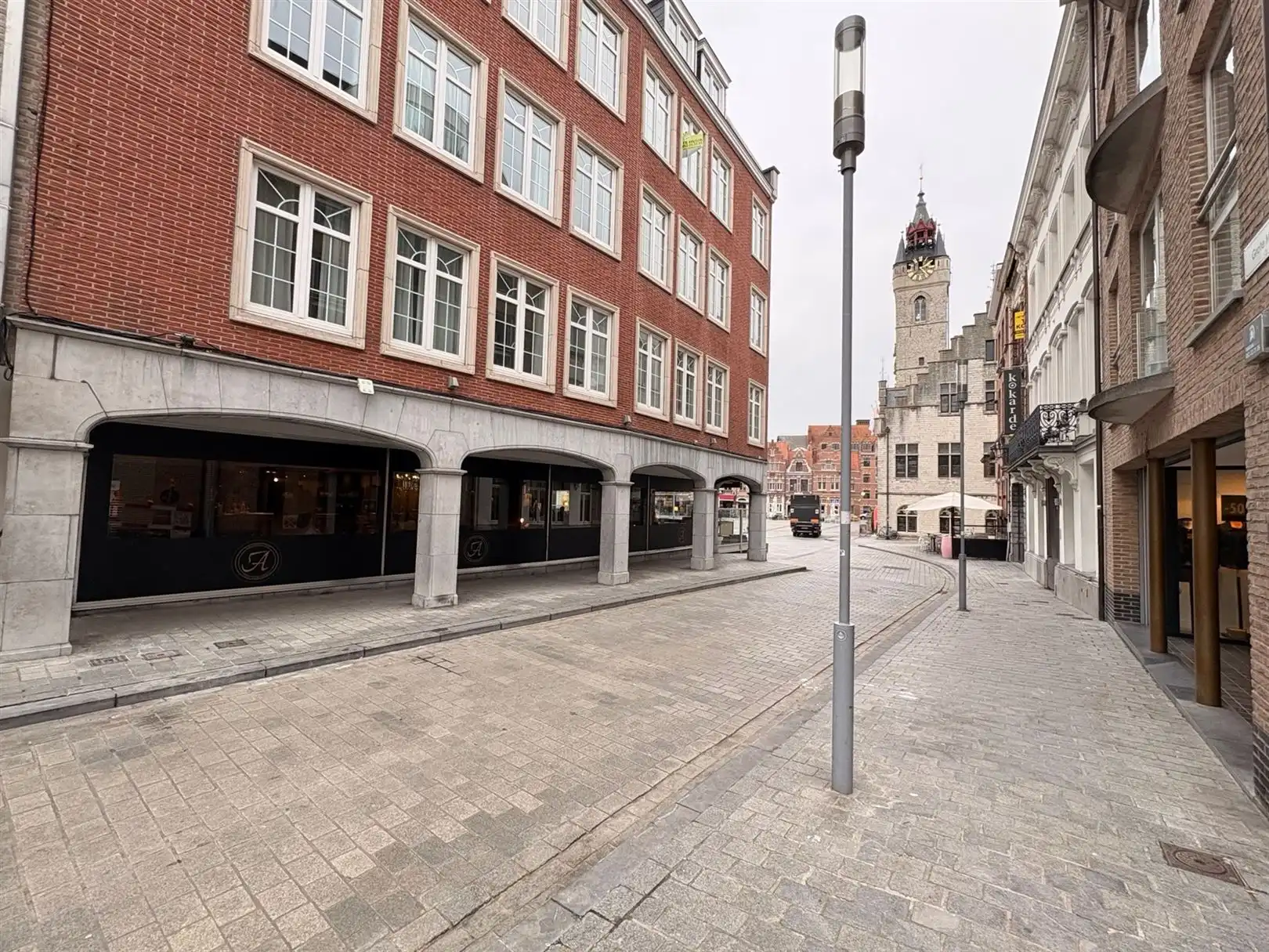 Ruim appartement met zicht op Grote Markt foto 3
