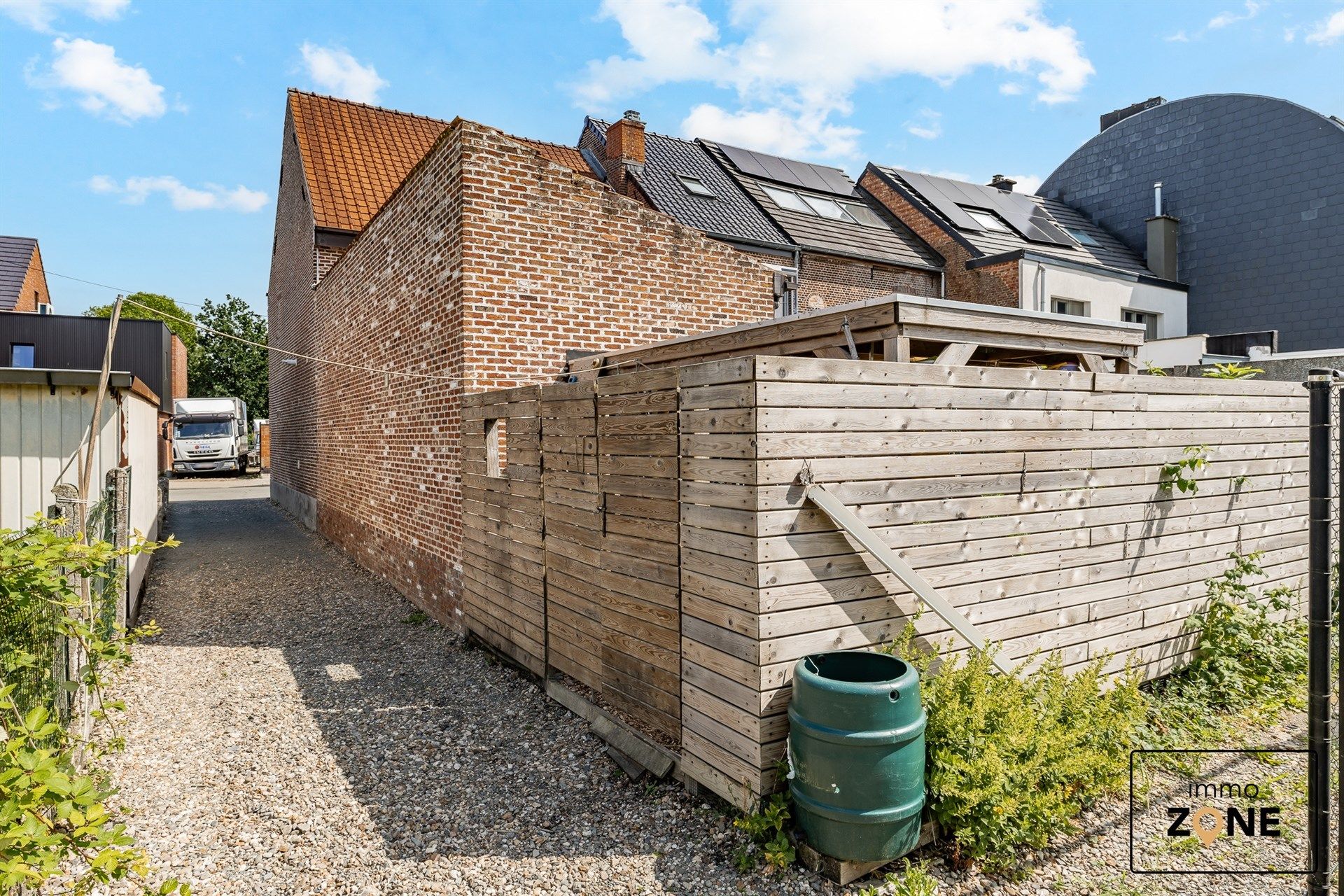 Instapklare Starterswoning met achteruitweg in Dendermonde! foto 19