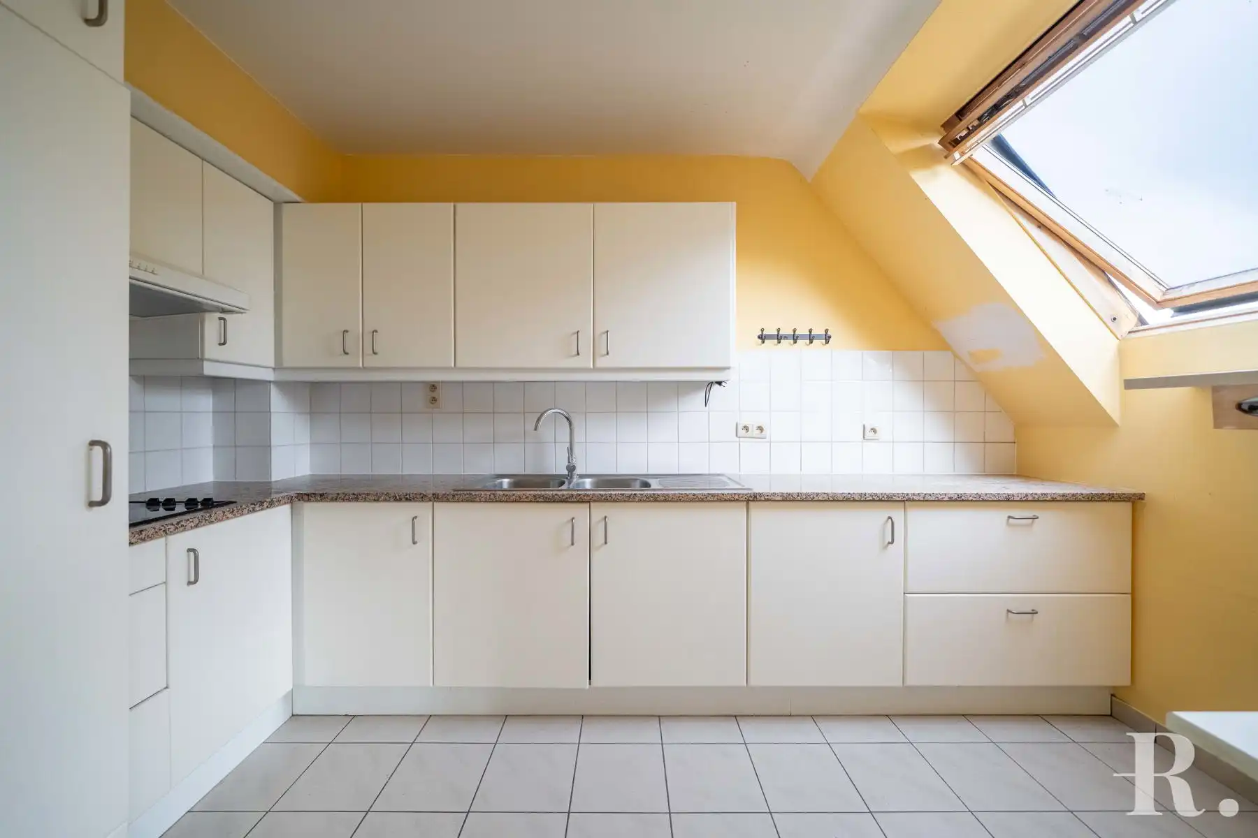 Ruim duplex dakappartement op goede locatie foto 6
