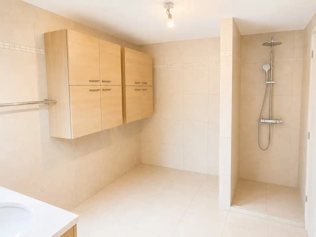 Instapklaar appartement + staanplaats, nabij Markt foto 9