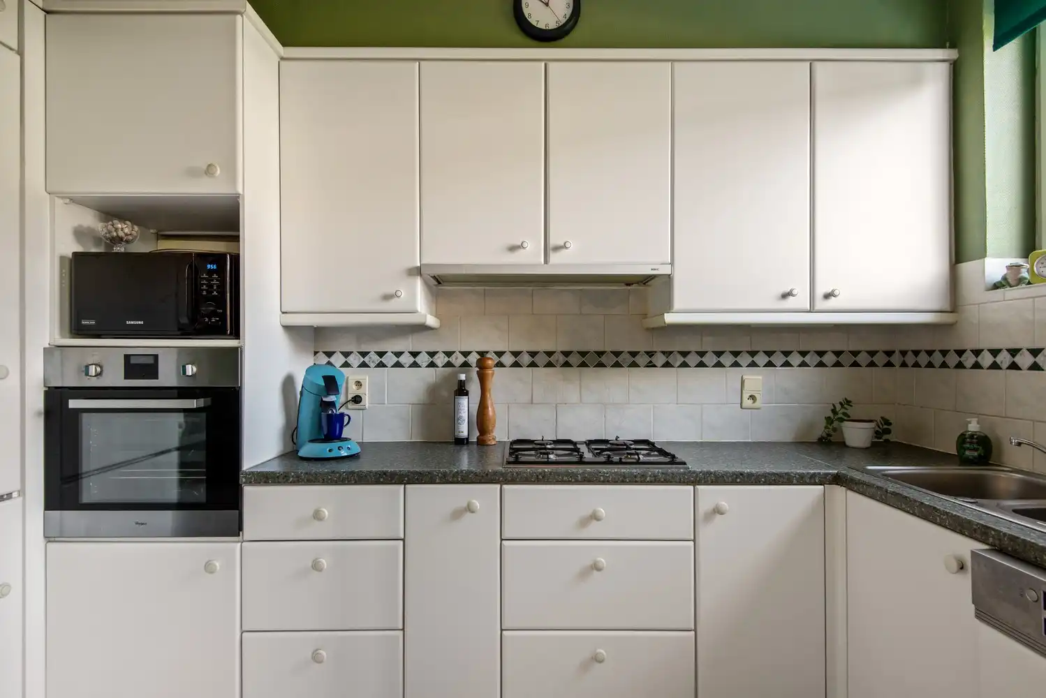 Ruime bel-etagewoning met vier slaapkamers op uitstekende locatie te Mortsel foto 15