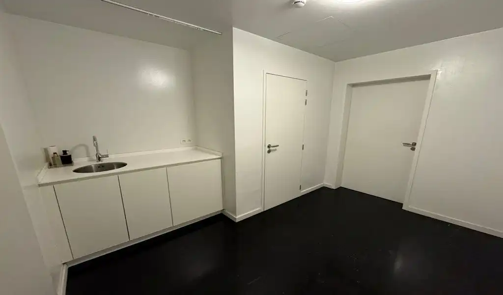 Kantoorruimte of showroom te huur in gerenoveerd pakhuis Valkeniersnatie in Antwerpen foto 18