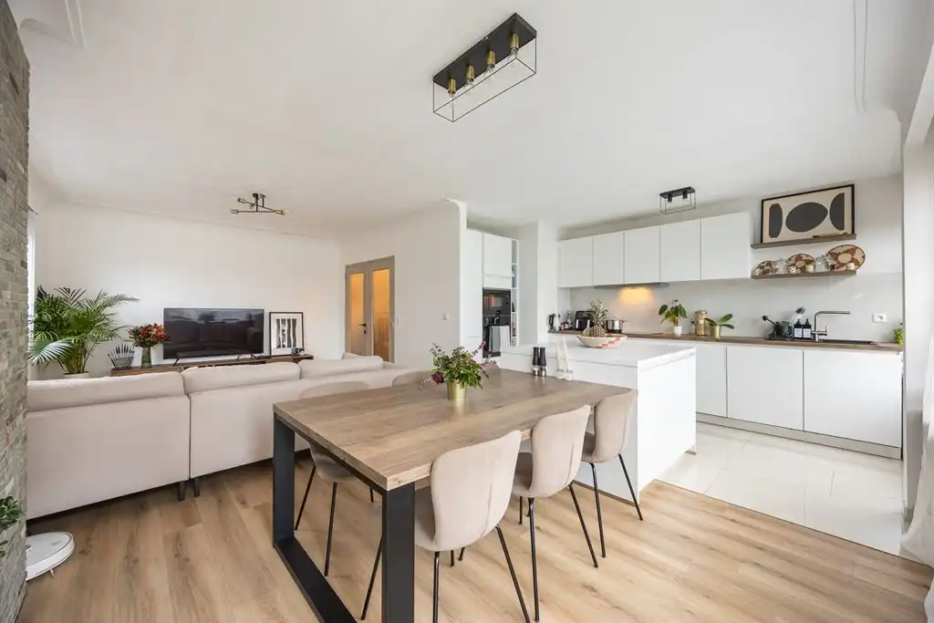 Hoofdfoto van de publicatie: Lichtrijk appartement met 3 SLK
